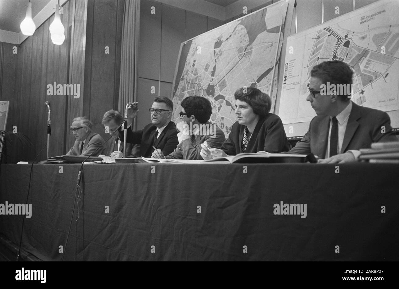 Teach-In à propos du centre-ville d'Amsterdam à Krasnapolsky une salle complète Date: 25 avril 1968 lieu: Amsterdam, Noord-Holland mots clés: Salles Nom de l'établissement: Teach In Banque D'Images