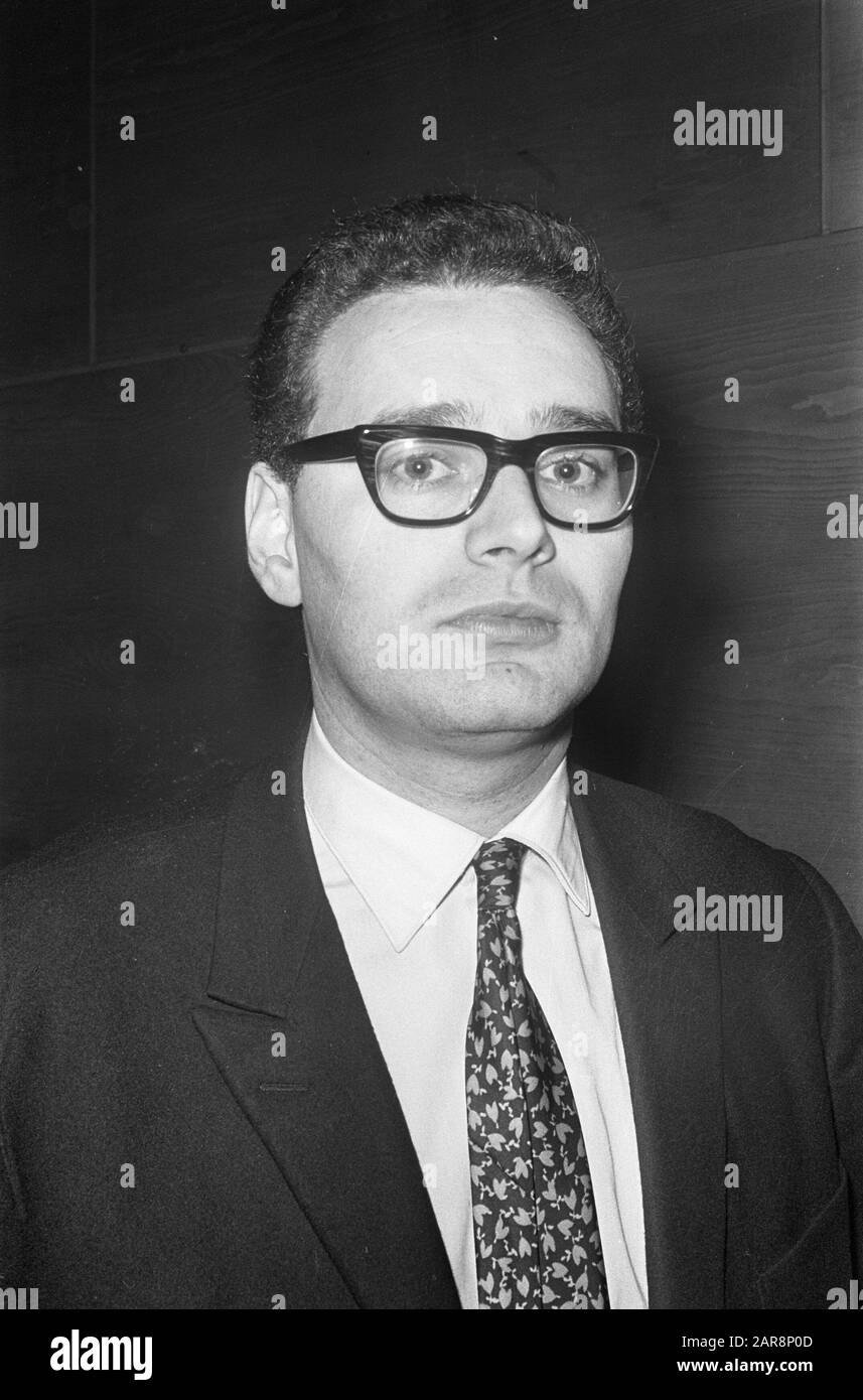 Teach-in of the CPN at Hotel Krasnapolsky in Amsterdam, André de Leeuw Annotation: Numéro 11 de Leeuw (kop), numéro 12 Very (kop), numéro 13 Du navire (head) Date: 6 février 1967 lieu: Amsterdam, Noord-Holland mots clés: Rassemblements, communisme, portraits Nom personnel: Leeuw, A.O. de Banque D'Images