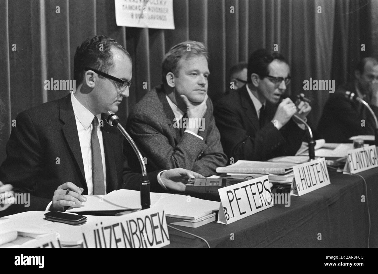 Enseigner à propos de l'église dans le centre ville de Scratch Date : 18 novembre 1968 mots clés : églises, réunions Banque D'Images