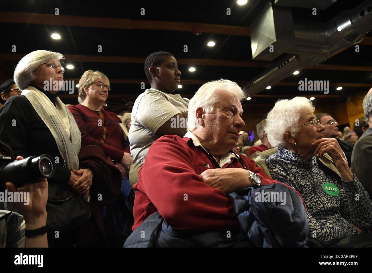 Ames, États-Unis. 26 janvier 2020. Les partisans du candidat démocrate à la présidentielle pour 2020, Amy Klobuchar du Minnesota écoutez les remarques lors d'une campagne à Ames, Iowa, dimanche 26 janvier 2020. Les candidats continuent de faire campagne avant les mises en garde de l'Iowa le 3 février. Photo de Mike Theiler/UPI. Crédit: Upi/Alay Live News Banque D'Images