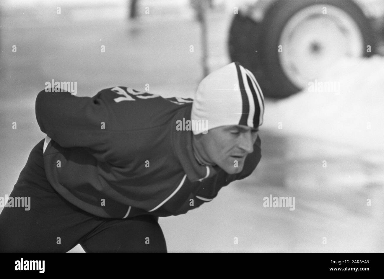 Entraînement pour les Championnats du monde de patinage pour Homme au Deventer nr. 7: Maier en action Date: 13 février 1969 lieu: Deventer mots clés: Patinage, sport, championnats du monde Banque D'Images