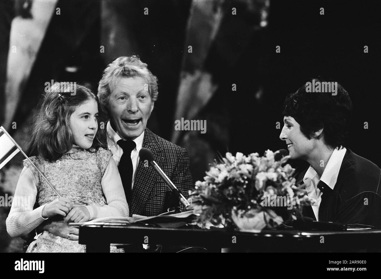 Programme d'enregistrement TV M. Bouwman en conversation avec D. Kaye in t Spitant à Bussum qui sera diffusé le 30 avril Date: 17 avril 1981 lieu: Bussum mots clés: Enfants, PROGRAMMAS Nom personnel: D. Kaye Banque D'Images