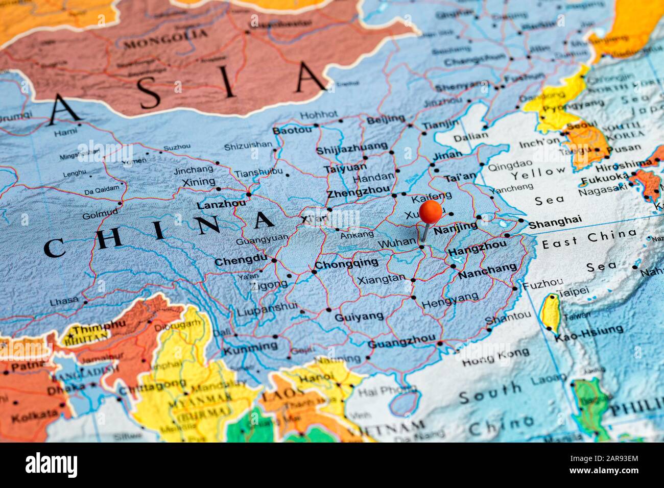 Broche rouge de la carte marquant l'emplacement de la ville de Wuhan, Chine Banque D'Images