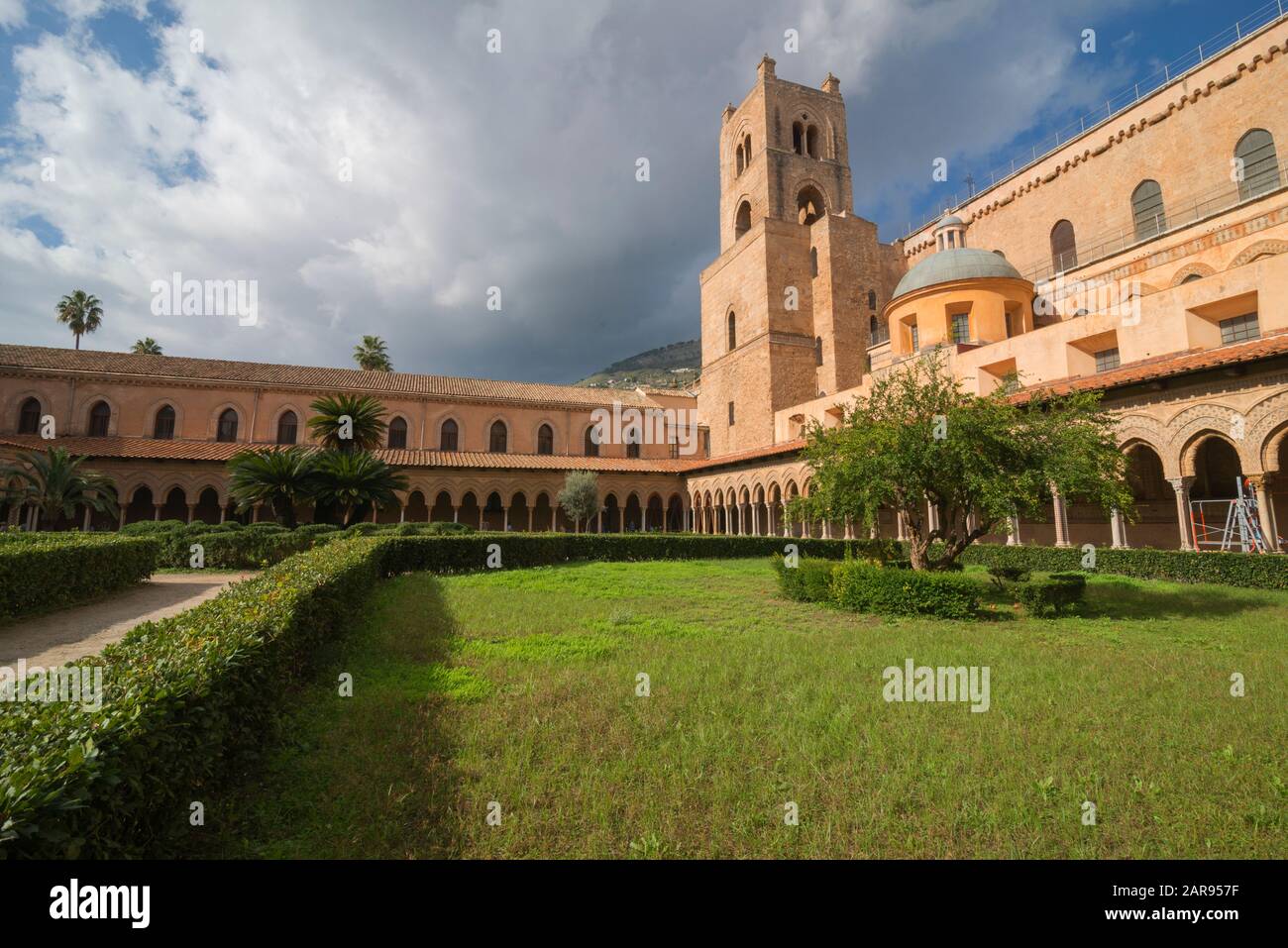 Cloître, Cathédrale de Monreale, Palerme, Palermo, Sicily, Italy, Europe Banque D'Images
