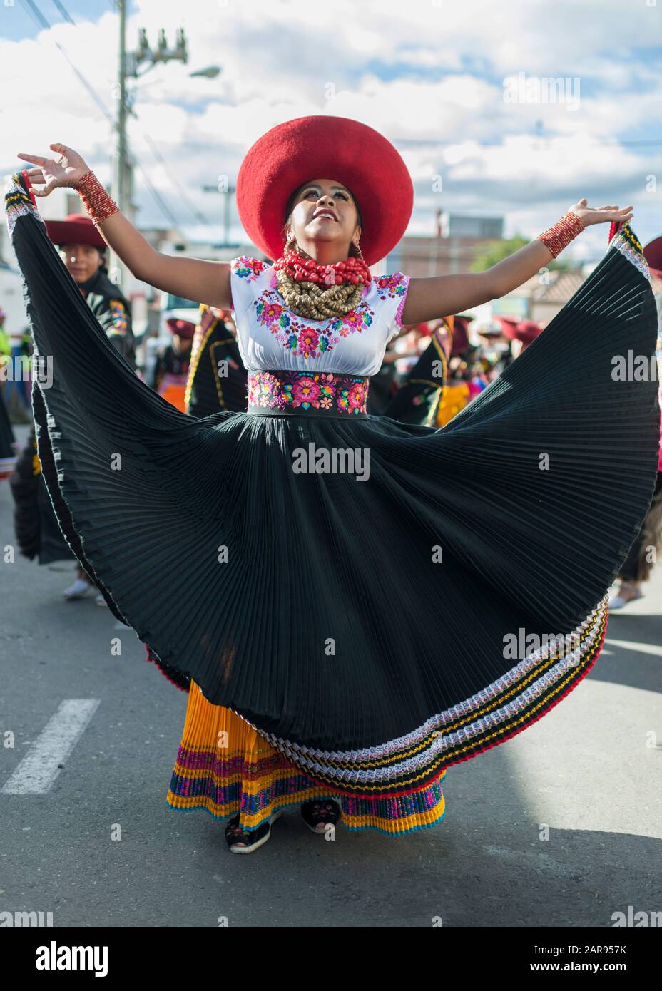 Participant à un festival de rue de la nouvelle année à Riobamba, en Équateur. Banque D'Images
