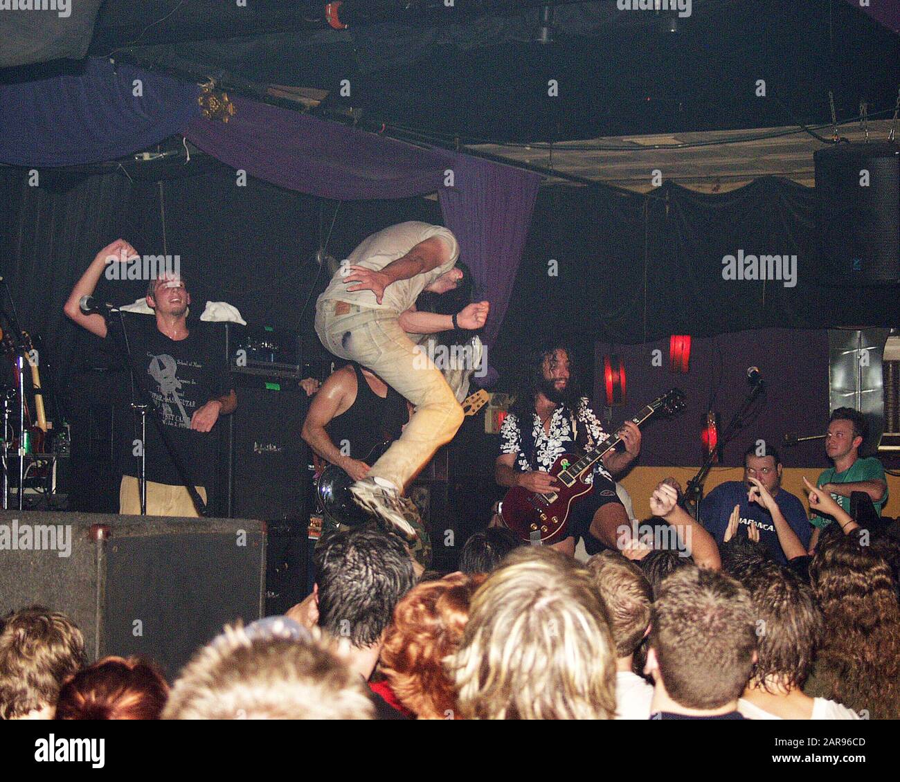 11 septembre : Andrew WK se produit au 40 Watt Club à Athènes, Géorgie, le 11 septembre 2002. Crédit: Chris McKay / MediaPunch Banque D'Images