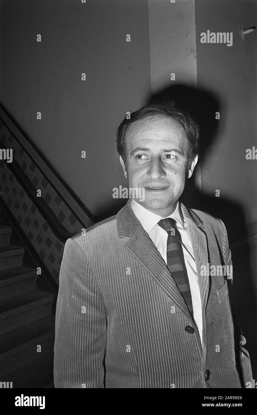 Vara journaliste et écrivain Milo Anstadt présent lors d'une conférence au théâtre Capito à Amsterdam, par le leader étudiant Daniel Cohn-Bendit Date: 23 mai 1968 lieu: Amsterdam, Noord-Holland mots clés: Journalistes, écrivains Nom personnel: Anstadt, Milo Banque D'Images
