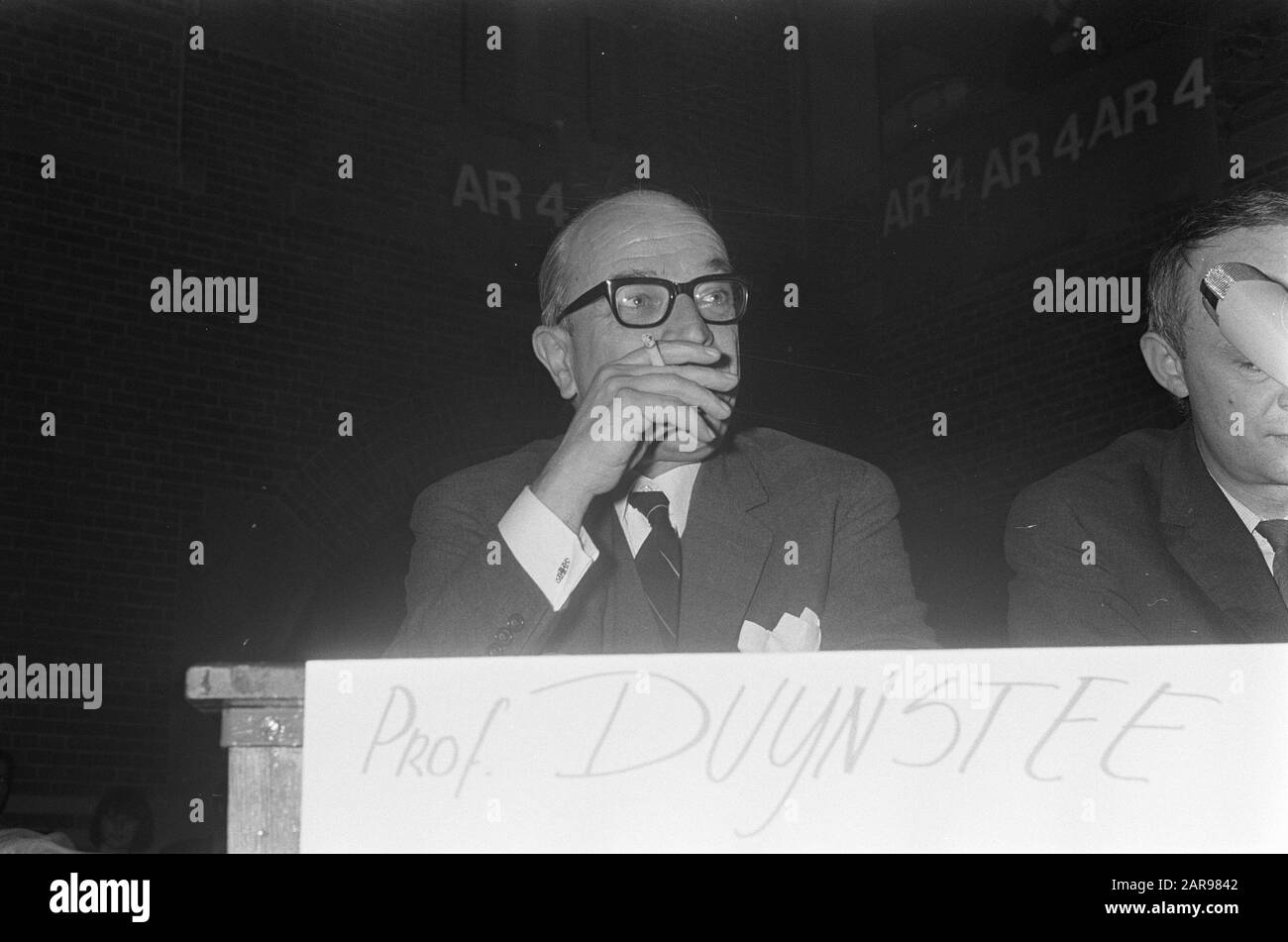 Élections apprentissage à Koopmansbeurs de ASVA, 8 Prof. Duynstee, 9 Hofland, 10 dr. Brandt Corstius, 11 Prof. Dr. Dandt Date: 10 février 1967 mots clés: Élections Nom personnel: Prof. Dandt, Prof. Duynstee Nom de l'institution: ASVA, Koopmansbeurs Banque D'Images