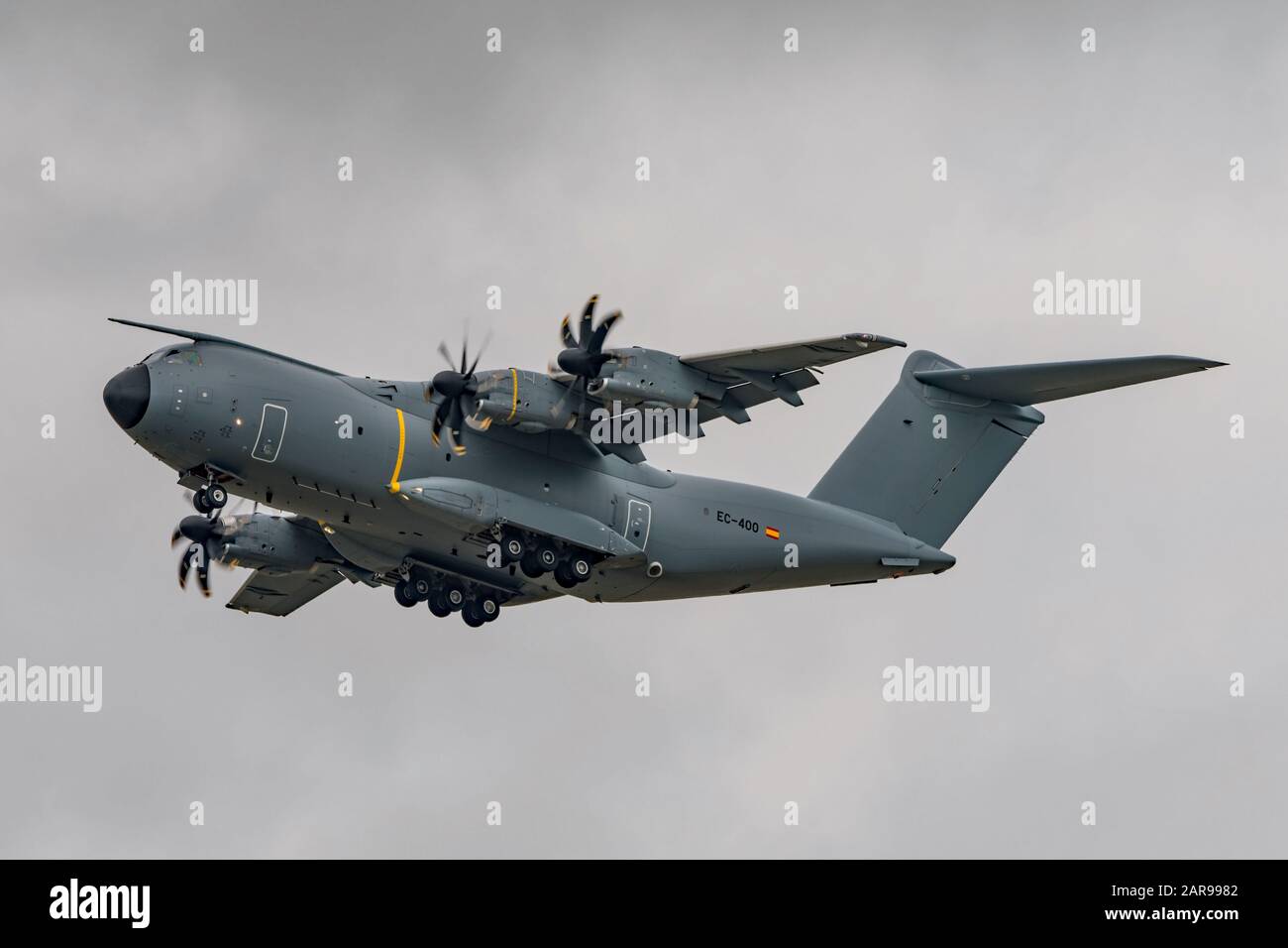 L'Airbus A400M, avion de transport stratégique de l'Atlas sur le point d'atterrir à RAF Fairford, Royaume-uni le 21/7/19, c'est train de roue multi clairement visible. Banque D'Images