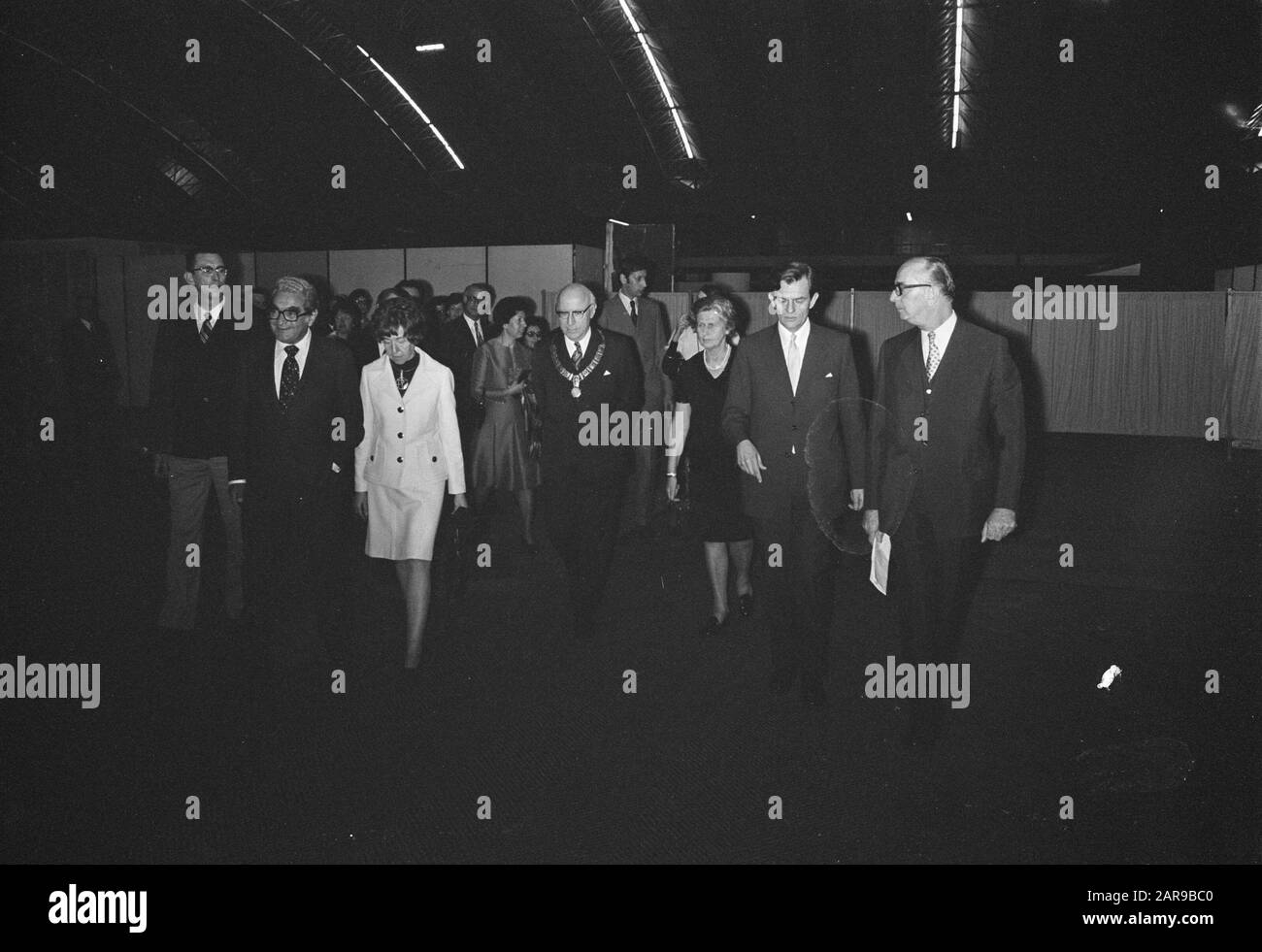 Vingt-cinq ans Israël au RAI, Samkalden et l'ambassadeur Hanan Bar Date : 6 mai 1973 mots clés : Ambassadeurs, anniversaires Nom de l'institution : RAI Banque D'Images