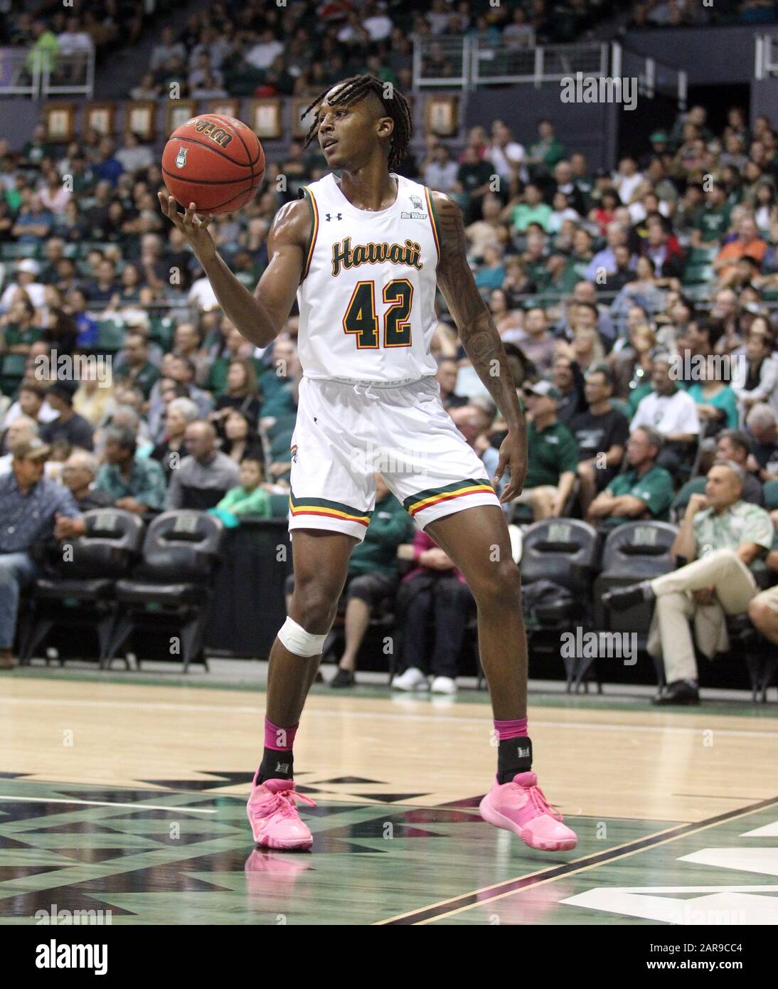 25 janvier 2020 - le gardien de Hawaii Rainbow Warriors Justin Hemsley (42) lors d'un match entre les Hawaii Rainbow Warriors et les UC Davis Aggies au Stan Sheriff Center à Honolulu, HI - Michael Sullivan/CSM Banque D'Images