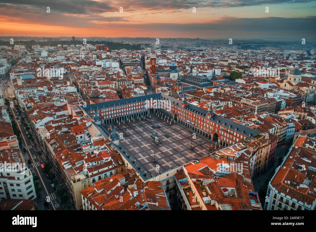 La plaza Mayor de Madrid vue aérienne avec des bâtiments historiques en Espagne. Banque D'Images