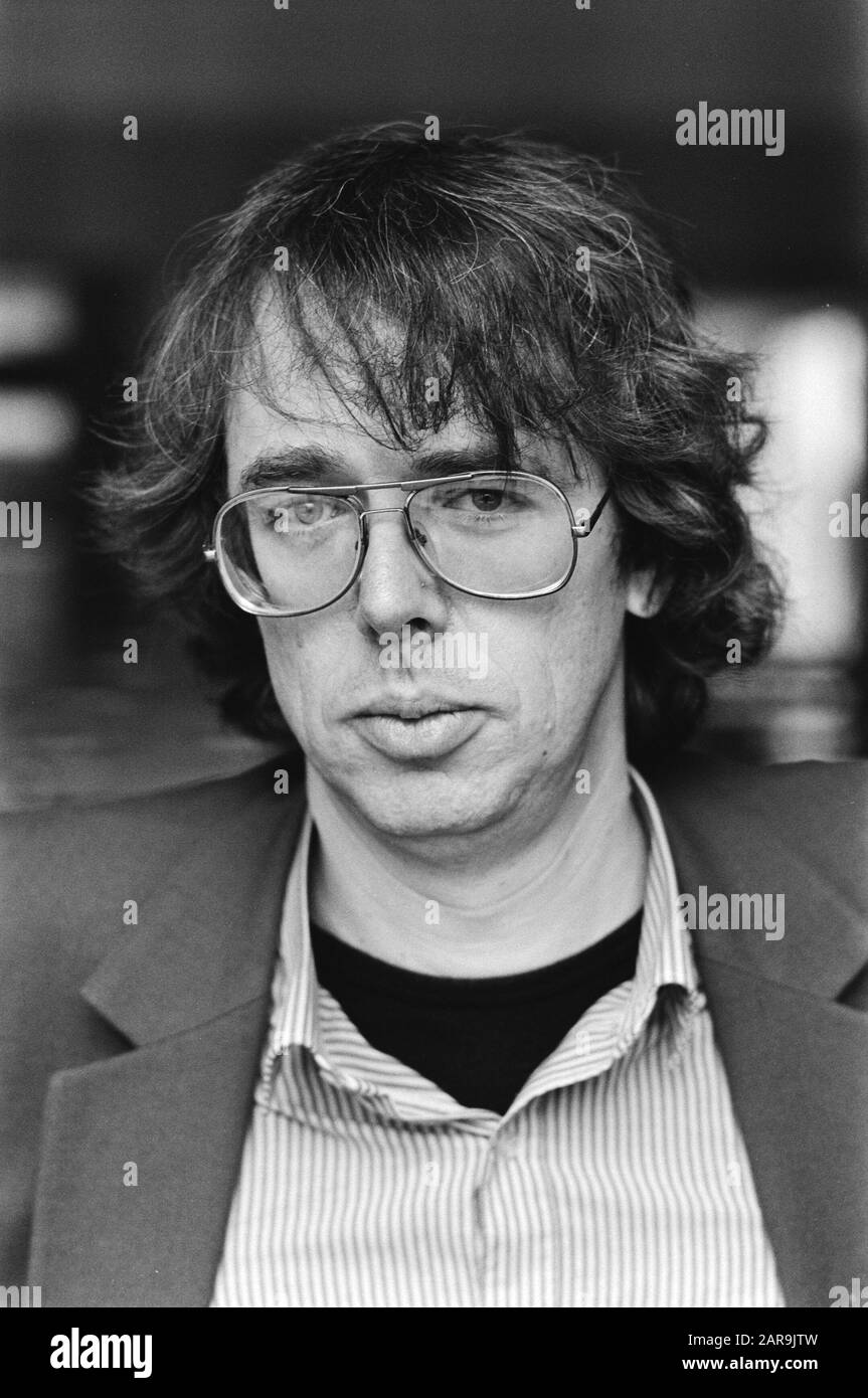 TV-game The Insight of the Vara Willem Kapteyn, writer Date: 4 novembre 1982 mots clés: Portraits, écrivains, pièces de télévision Nom personnel: Kapteyn, Willem Banque D'Images