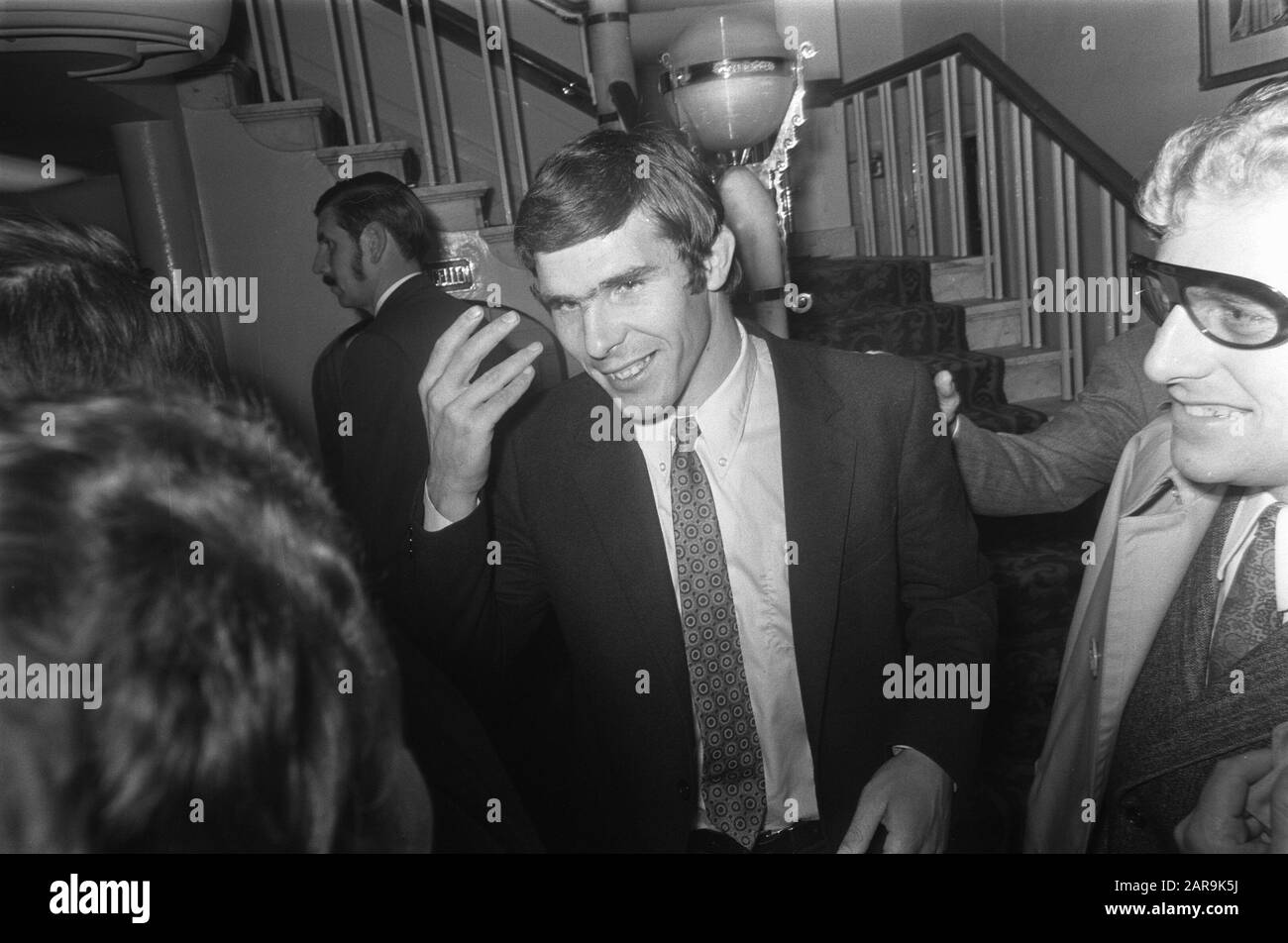 Wim van Hanegem comparaît devant la chambre de recours de la KNVB à Utrecht. Van Hanegem après le verdict Date: 7 novembre 1969 lieu: Utrecht (ville) mots clés: Audiences de la Cour, footballeurs Nom personnel: Hanegem, Willem van Banque D'Images