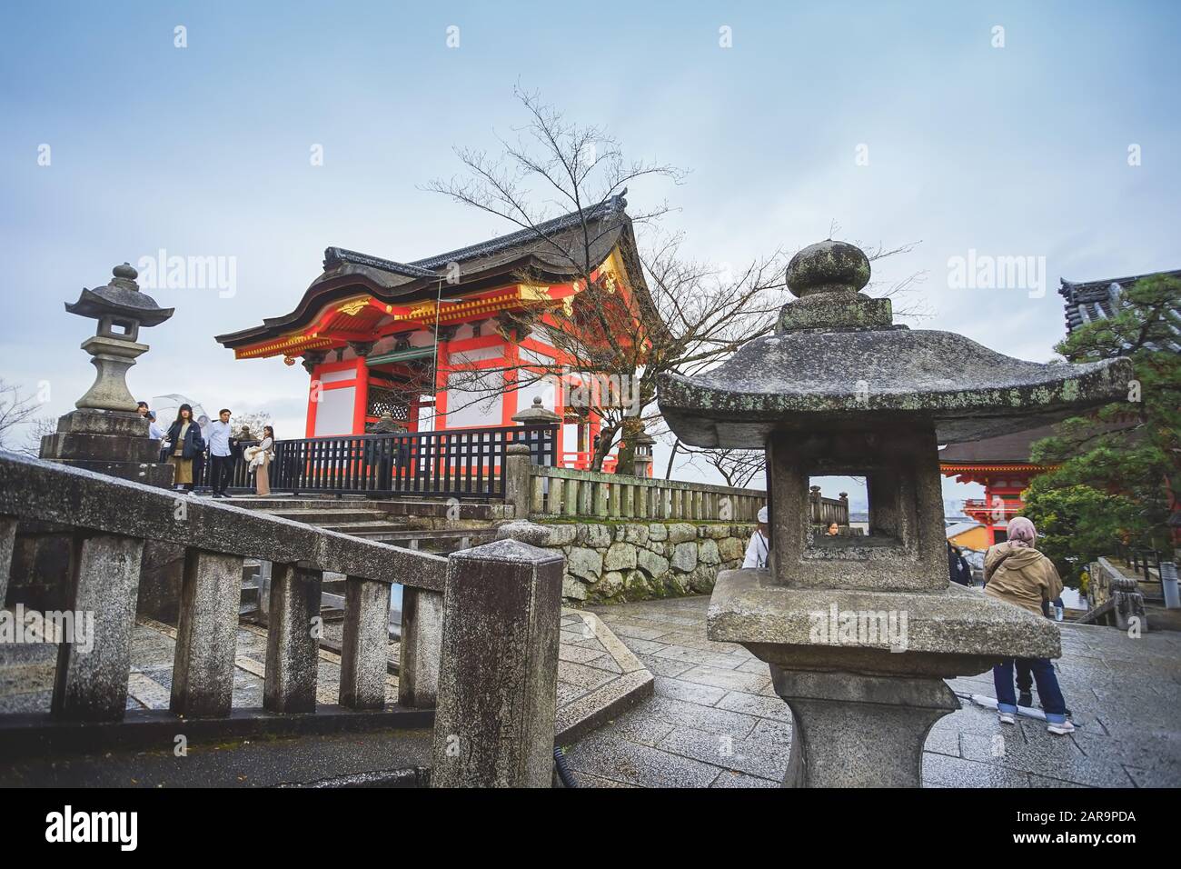 Kyoto, Japon - 17 décembre 2019 : Belle scène dans le temple de Kiyomizu-dera, Kyoto, Japon. Banque D'Images