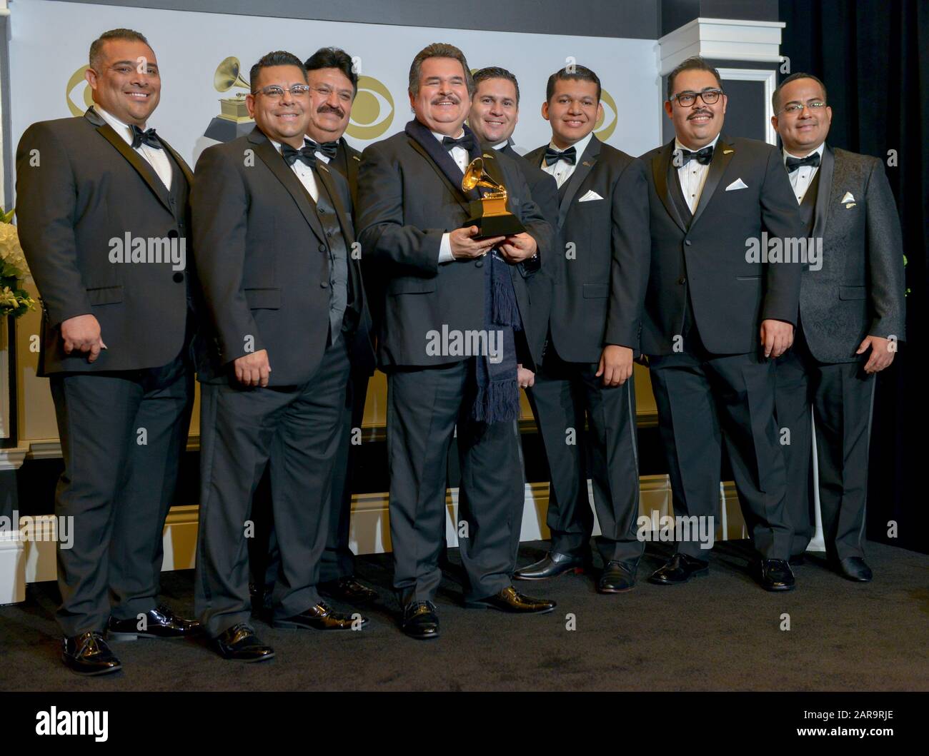 Los Angeles, Californie, États-Unis. 26 janvier 2020. Mariachi Los Camperos apparaît en arrière-plan avec son prix pour le meilleur album musical mexicain régional pour « de l'Ayer Para Siempre », lors des 62ème Grammy Awards annuels qui ont eu lieu au Staples Center de Los Angeles le dimanche 26 janvier 2020 . Photo de Christine Chew/UPI crédit: UPI/Alay Live News Banque D'Images