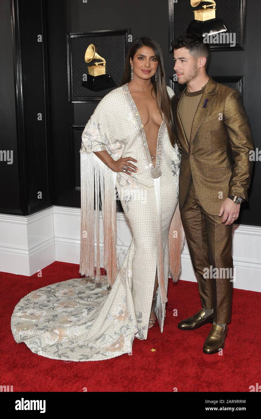 Los Angeles, Californie, États-Unis. 26 janvier 2020. Priyanka Chopra, Nick Jonas arrive au 62ème tapis rouge annuel Grammy Awards qui s'est tenu au Staples Center le 26 janvier 2020 à Los Angeles, Californie, États-Unis. (Photo de Athanlee B. Mirador/Sipa USA) crédit: SIPA USA/Alay Live News Banque D'Images