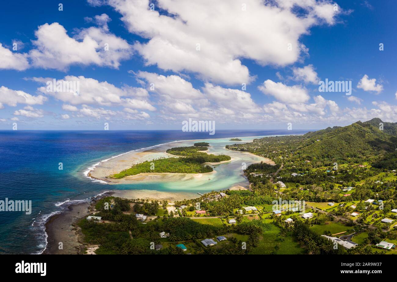 Vue aérienne du lagon de Muri et de la plage de Rarotonga dans les îles Cook, dans le sud du Pacifique Banque D'Images