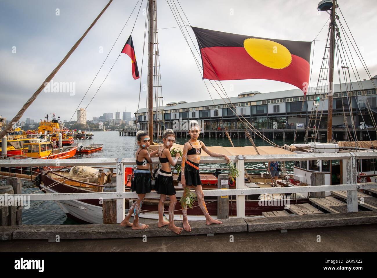 Description : Sydney, Nouvelle-Galles du Sud, Australie, 26 janvier 2020 : les Australiens célèbrent la plus ancienne culture vivante au monde dans la Réserve de Barangaroo, à Sydney. Banque D'Images