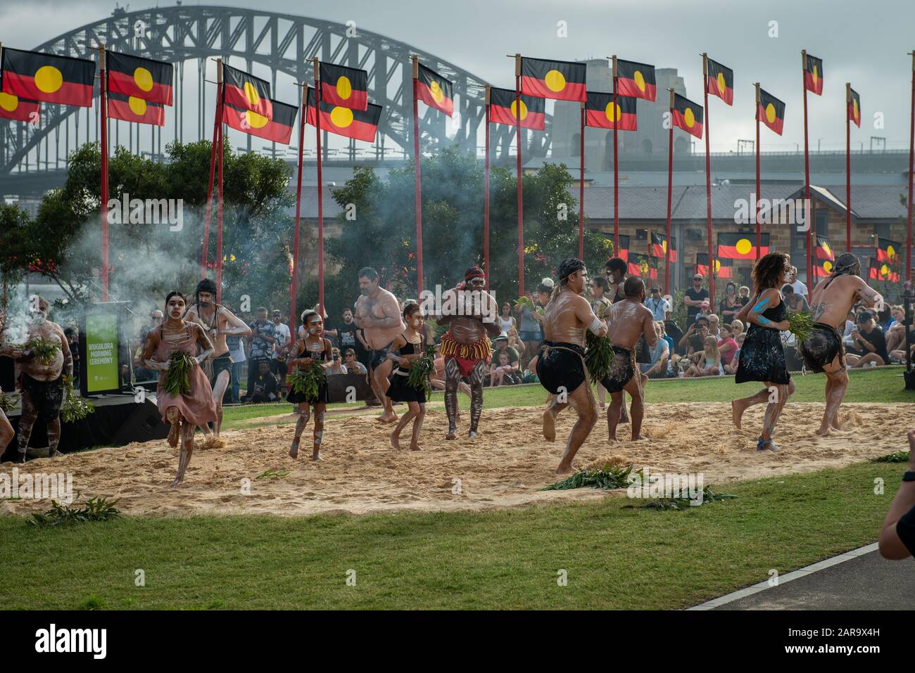 Description : Sydney, Nouvelle-Galles du Sud, Australie, 26 janvier 2020 : les Australiens célèbrent la plus ancienne culture vivante au monde dans la Réserve de Barangaroo, à Sydney. Banque D'Images