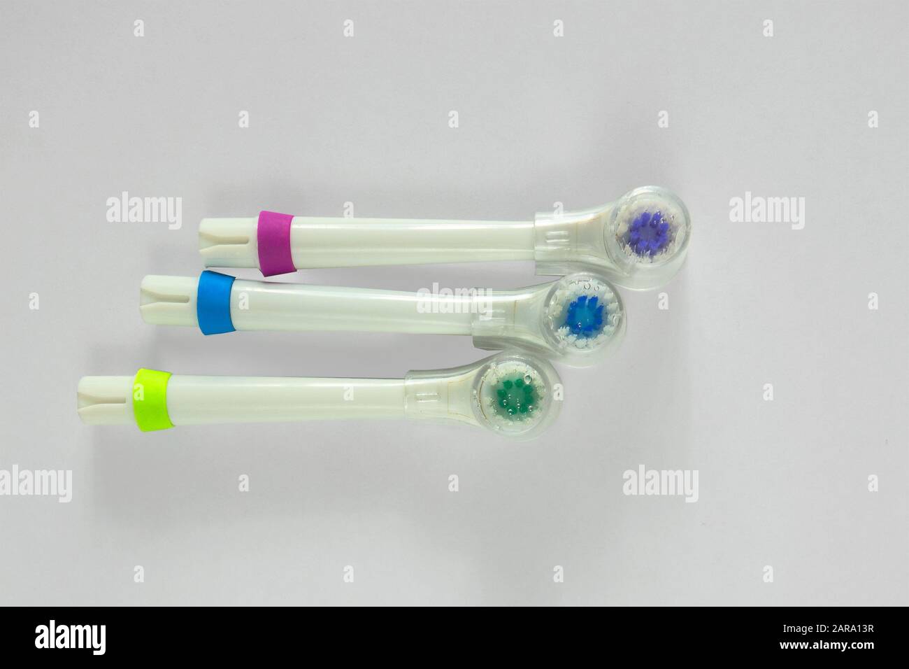 Jeu de têtes de brosse à dents électrique. Concept de soins de santé dentaires. Équipements médicaux modernes pour la routine d'hygiène Banque D'Images