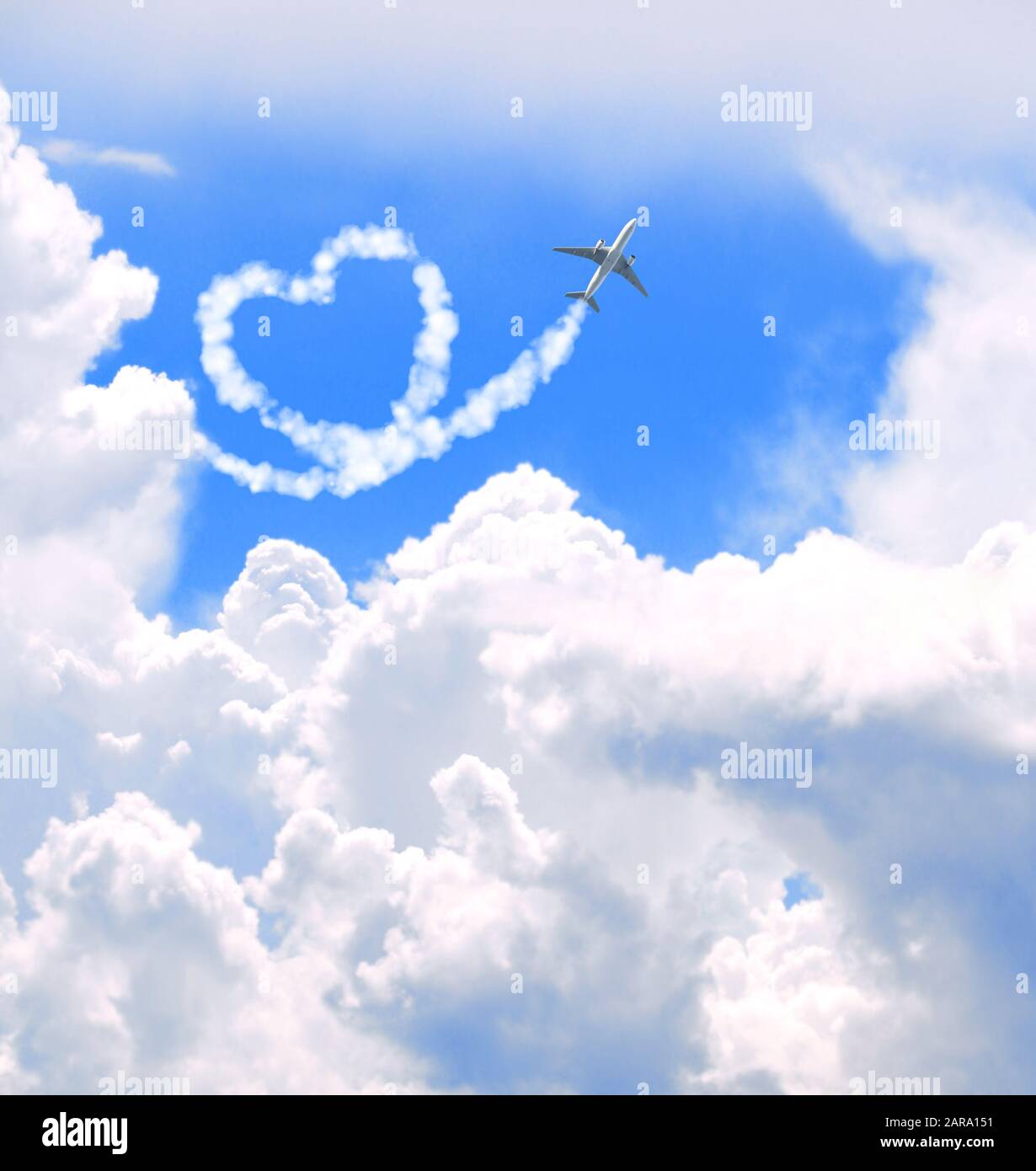 Sous Un Beau Ciel Bleu Mots Fléchés Dessiner un cœur dans le ciel Banque de photographies et d'images à haute  résolution - Alamy