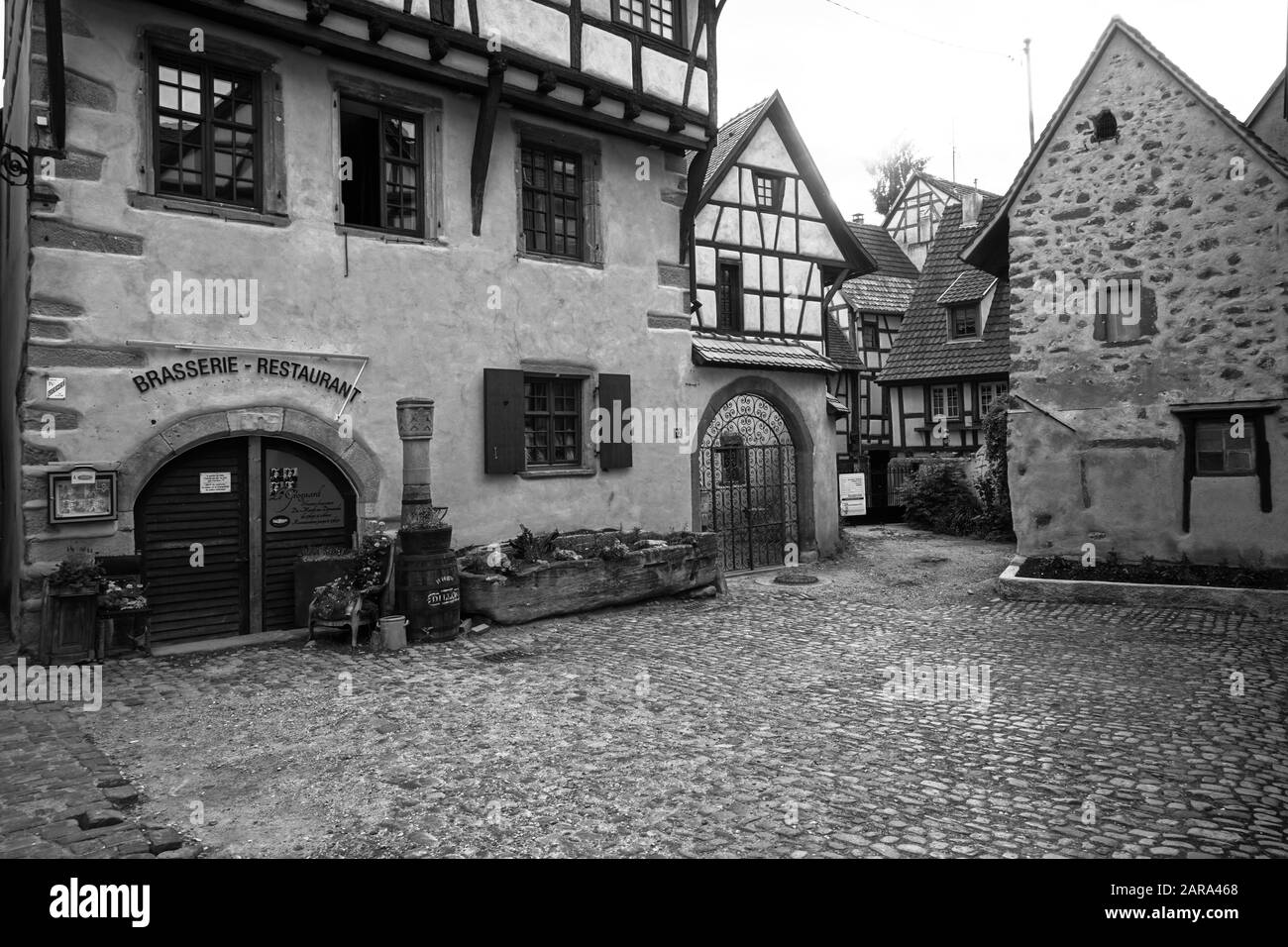 Brasserie, Restaurant, rue pavée, Riquewihr, Alsace, France, Europe, vieille ville Banque D'Images