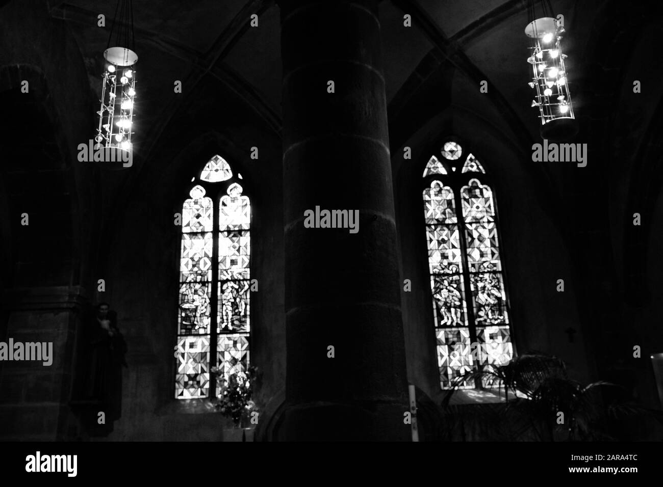 Église catholique intérieur, vitraux, Kaysersberg, Alsace, France, Europe Banque D'Images