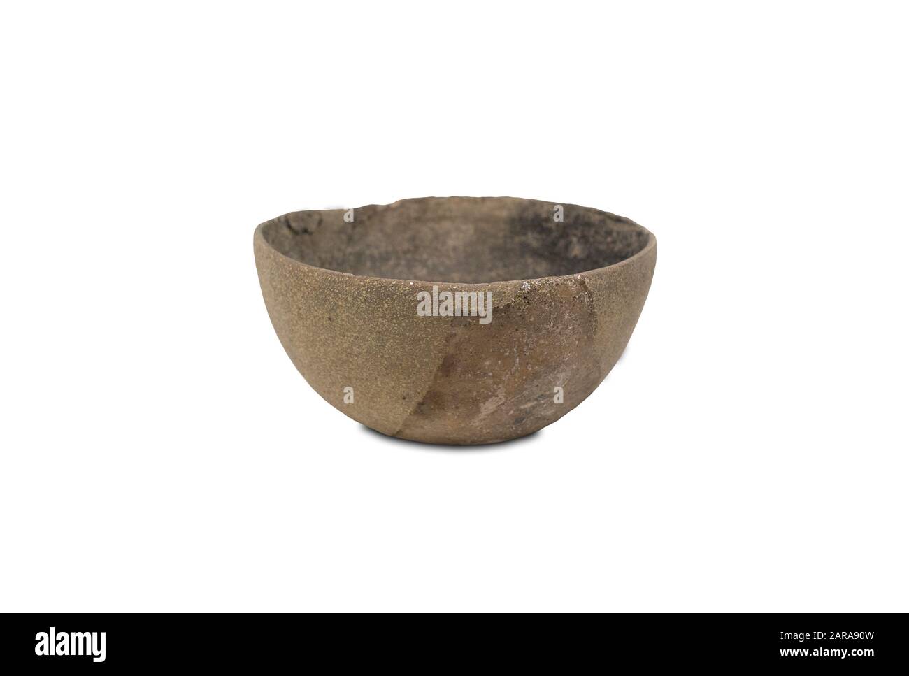 Malaga, Espagne - 21 septembre 2018 : bol d'argile conçu à la main appartenant au canard funéraire du Dolmen de Viera, Antequera, Malaga. Néolithique Tardif - Cuivre Précoce A Banque D'Images