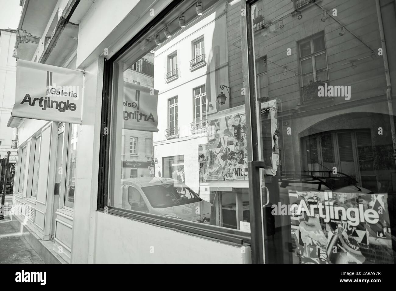 Extérieur de la galerie d'art Artjingle, Paris, France, Europe Banque D'Images