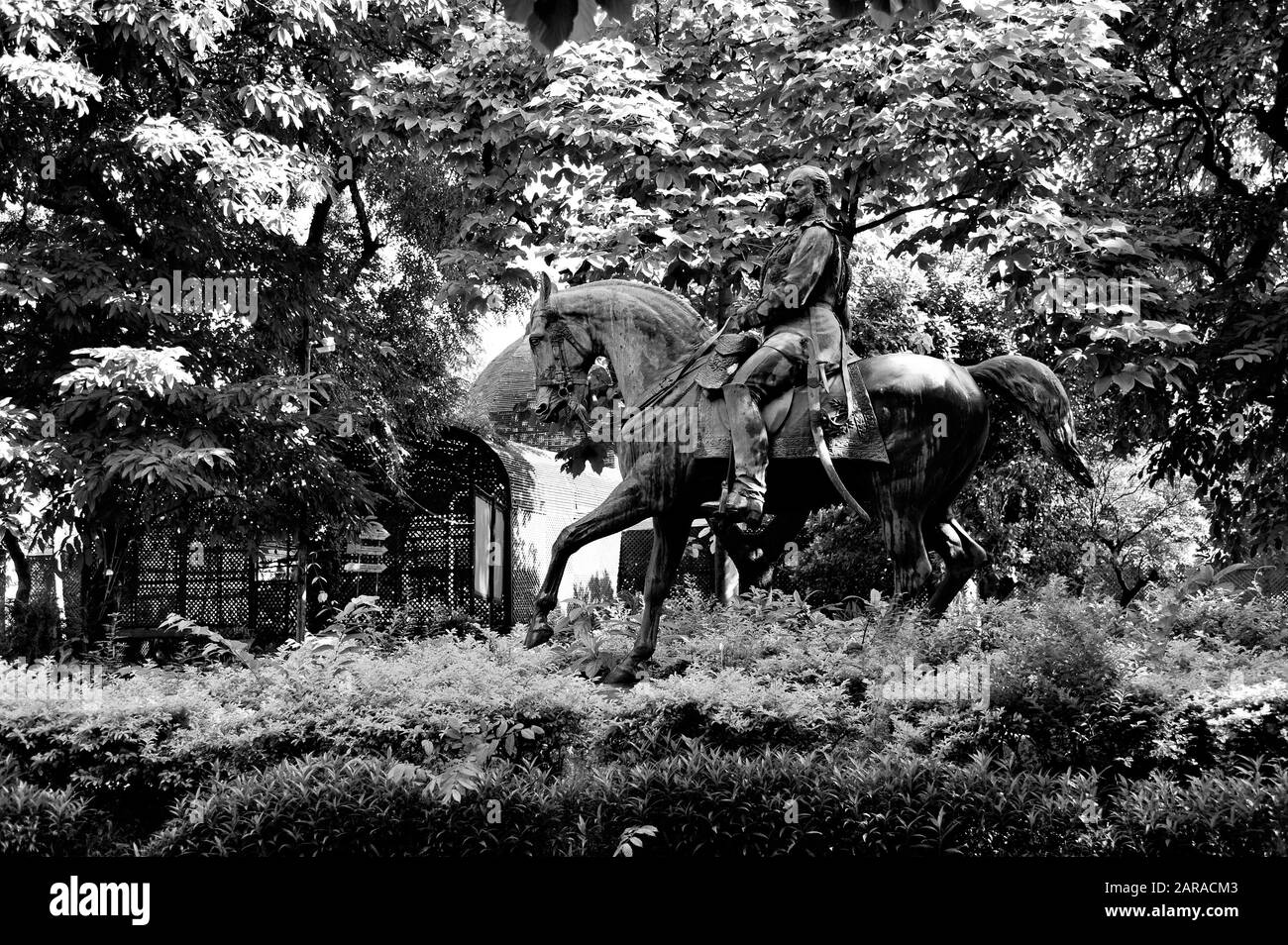 Statue Du Roi Édouard, Prince De Galles, Kalaghoda, Veermata Jijabaai Bhosale Udyan, Zoo De Byculla, Mumbai, Maharashtra, Inde, Asie Banque D'Images