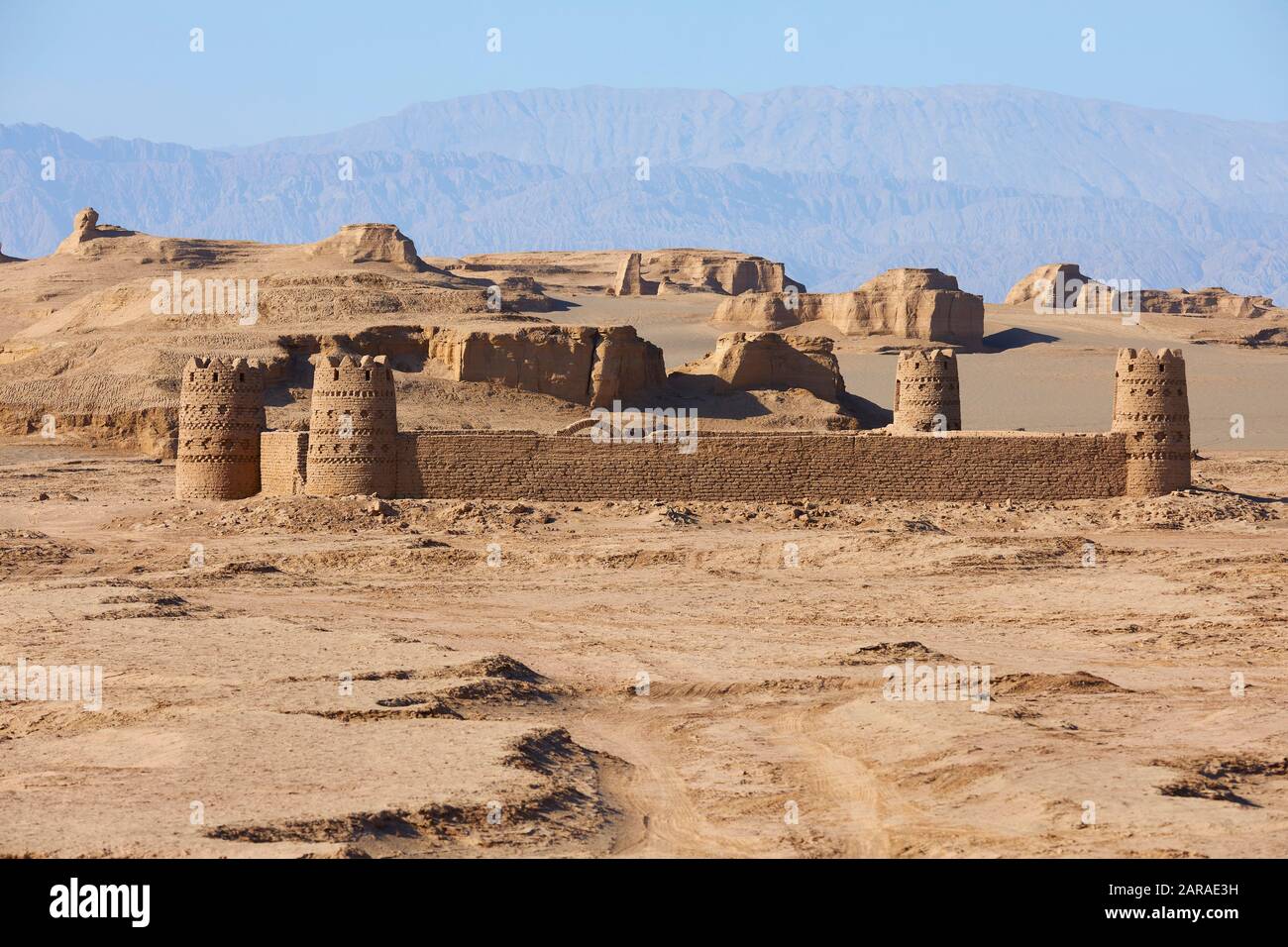 Un Caravanserai délabré dans Wu_ste Lut (Dascht-e Lut) à l'est de la ville de Kerman en Iran, pris le 01.12.2017. | utilisation dans le monde entier Banque D'Images