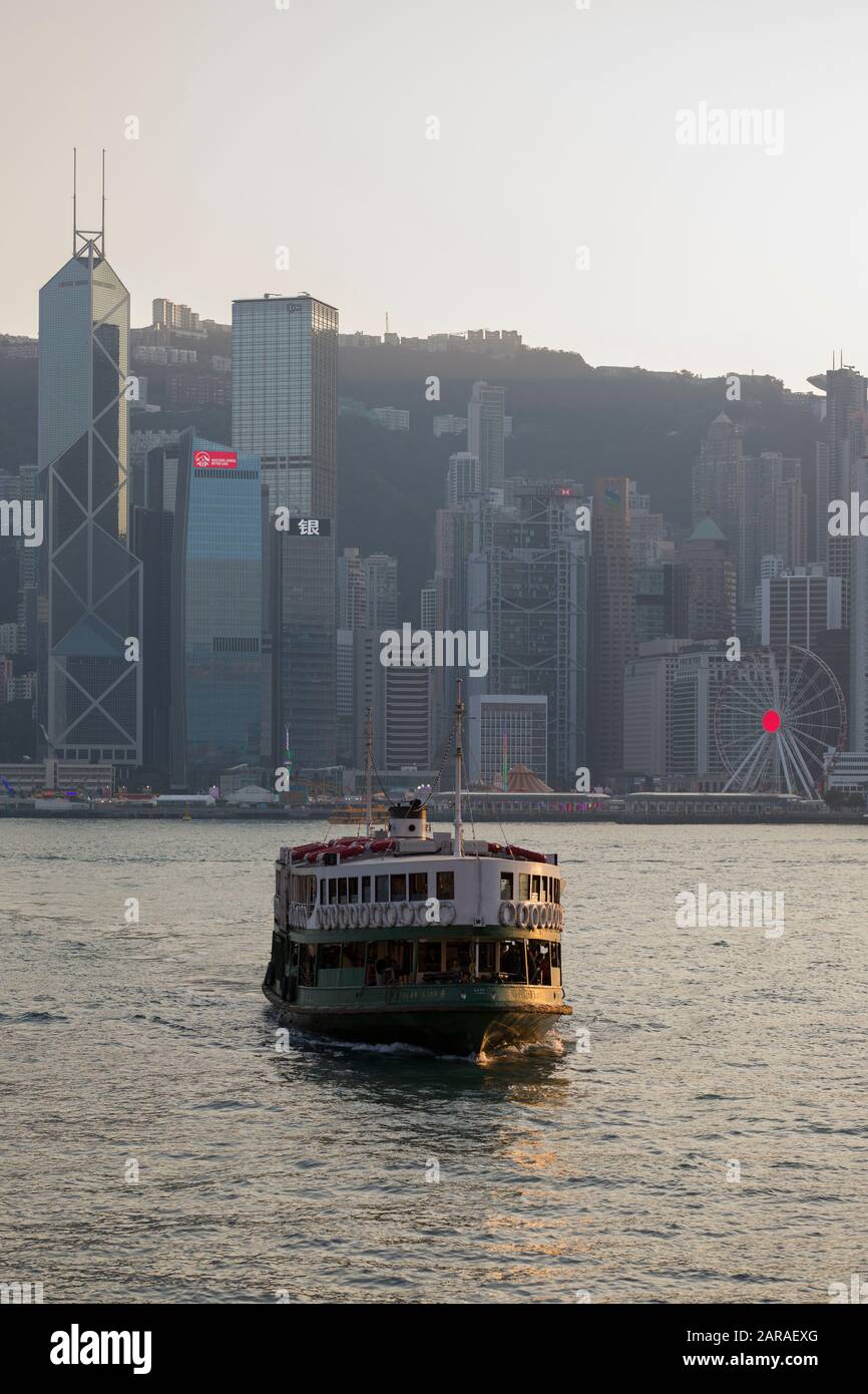 Le Star Ferry est un opérateur de services de ferry pour passagers et une attraction touristique à Hong Kong. Banque D'Images