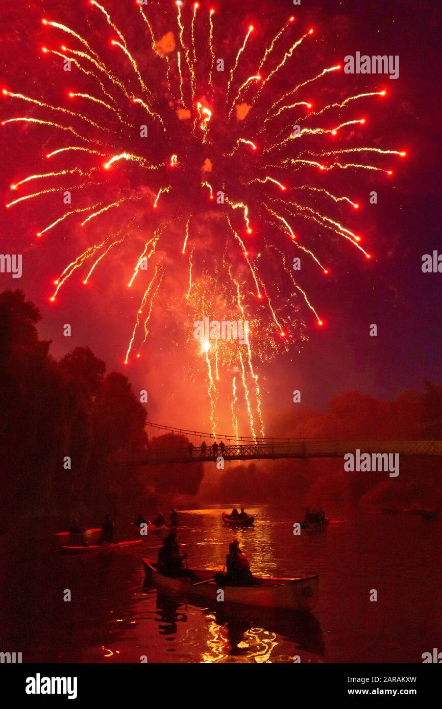 Shrewsbury Flower Show, Fireworks Display, River Severn, Quarry Park, The Boathouse Pub, Shrewsbury, Shropshire, Angleterre, Royaume-Uni, Banque D'Images