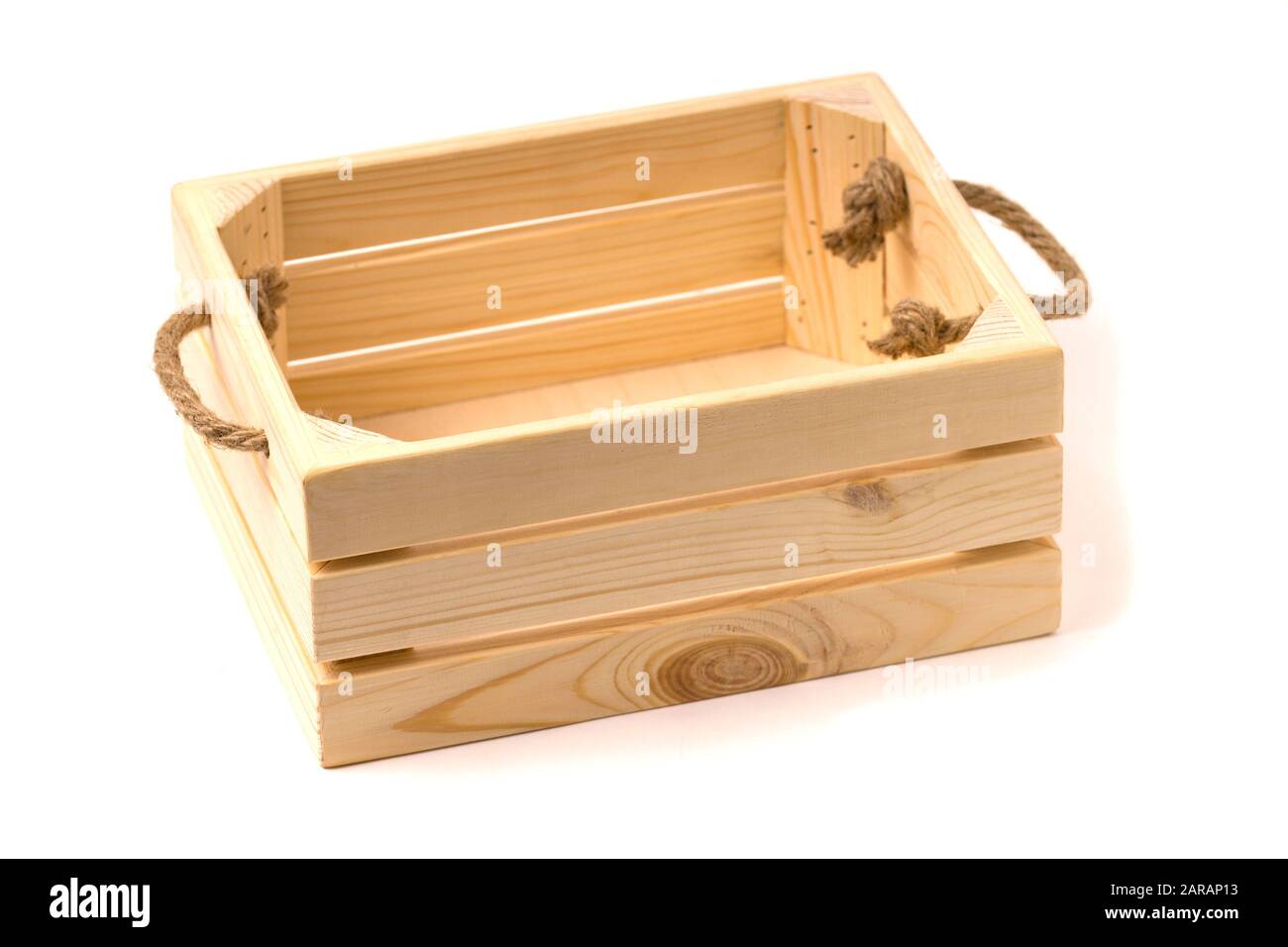 Caisse en bois vide isolée Sur blanc. Boîte en bois sur fond blanc. Banque D'Images