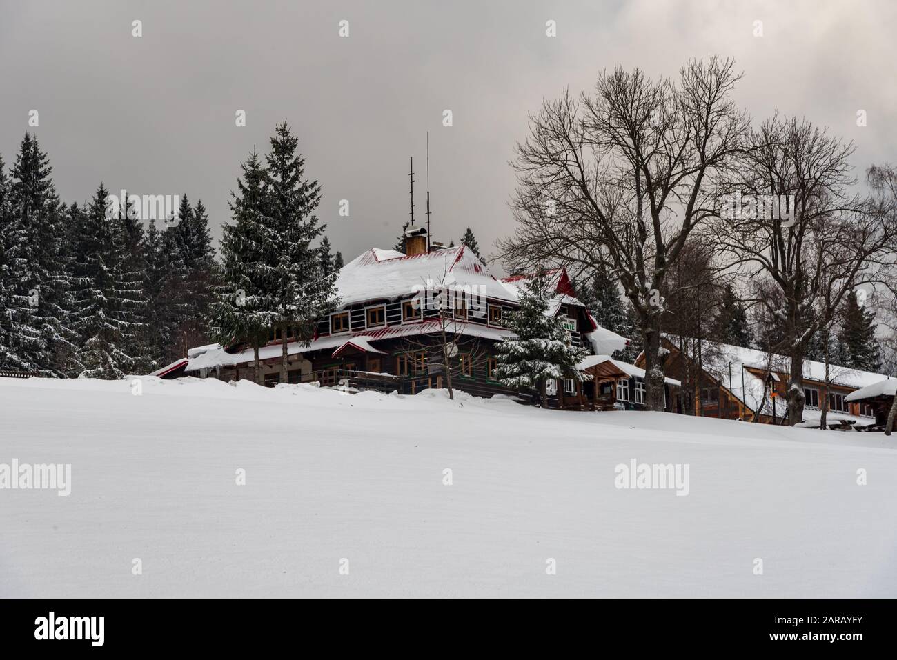 Kolarova chata na Slavici refuge en hiver Moravskoslezske Beskydy montagnes en république tchèque Banque D'Images