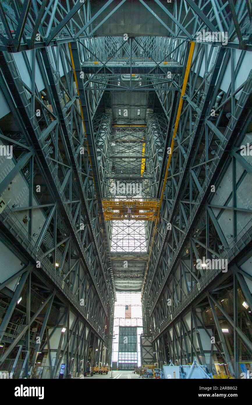 Intérieur du bâtiment de l'assemblage VAB orVehicle au Centre spatial Kennedy de la NASA Banque D'Images