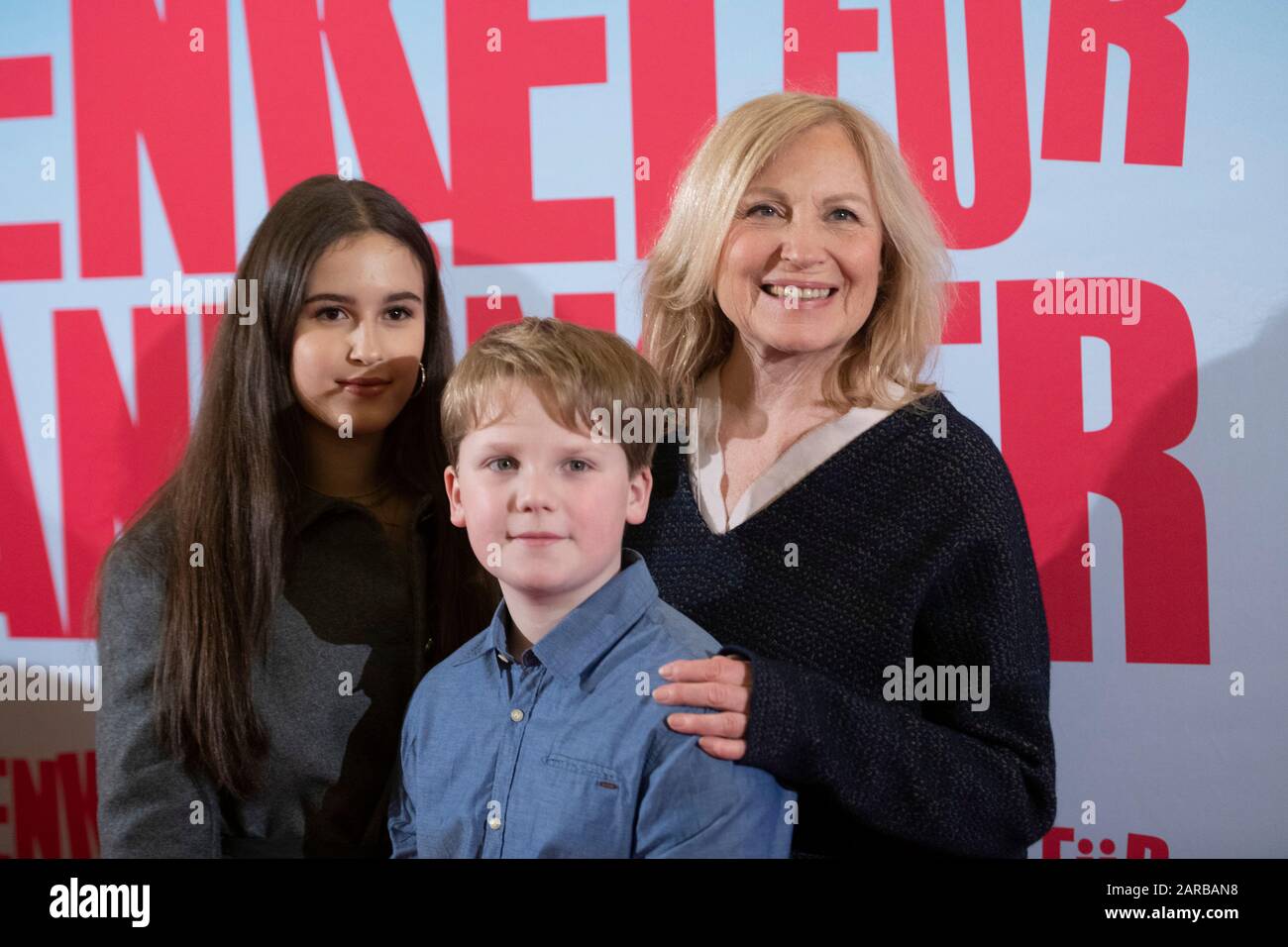 De gauche à droite: Maya LAUTERBACH, actrice, Julius WECKAUF, acteur, Maren KROYMANN, actrice, première de film ENKEL FUER ANFAENGER ?? Dans la Lichtburg à Essen, 26 janvier 2020. | utilisation dans le monde entier Banque D'Images