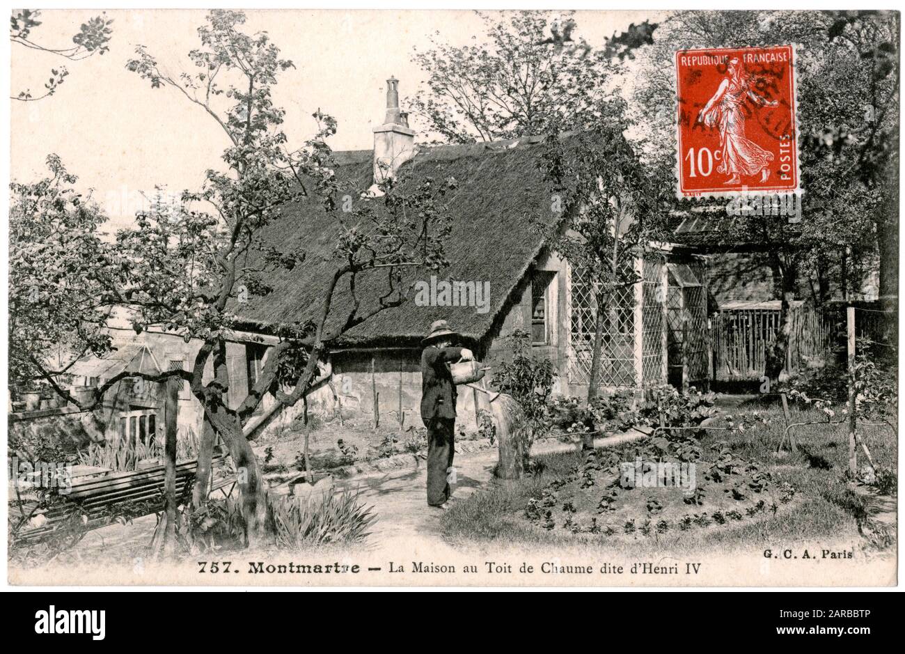 Jardinier au gîte Henri IV, Montmartre, Paris, France Photo Stock Alamy