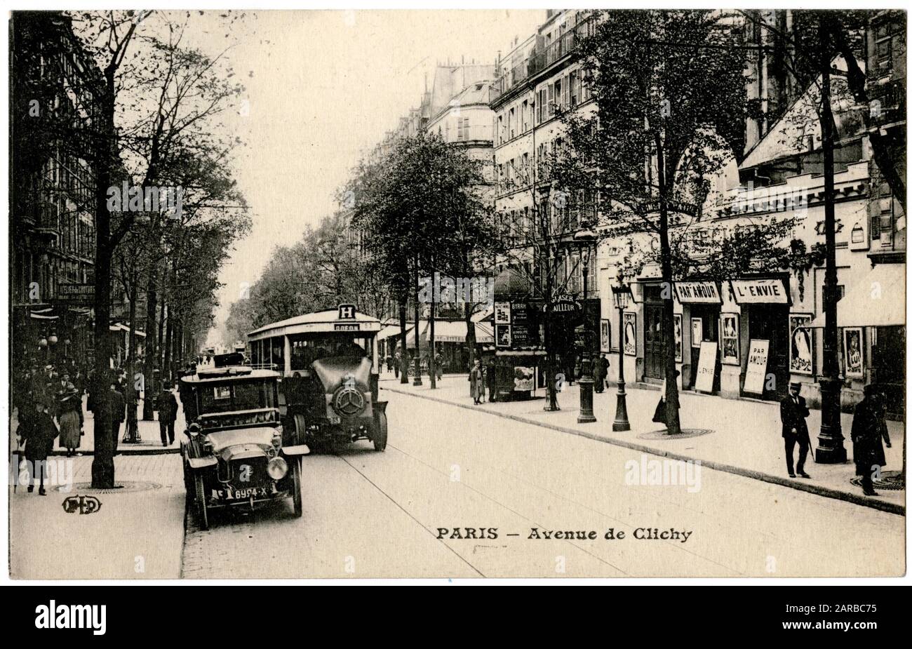 Avenue de Clichy, Paris, France Banque D'Images
