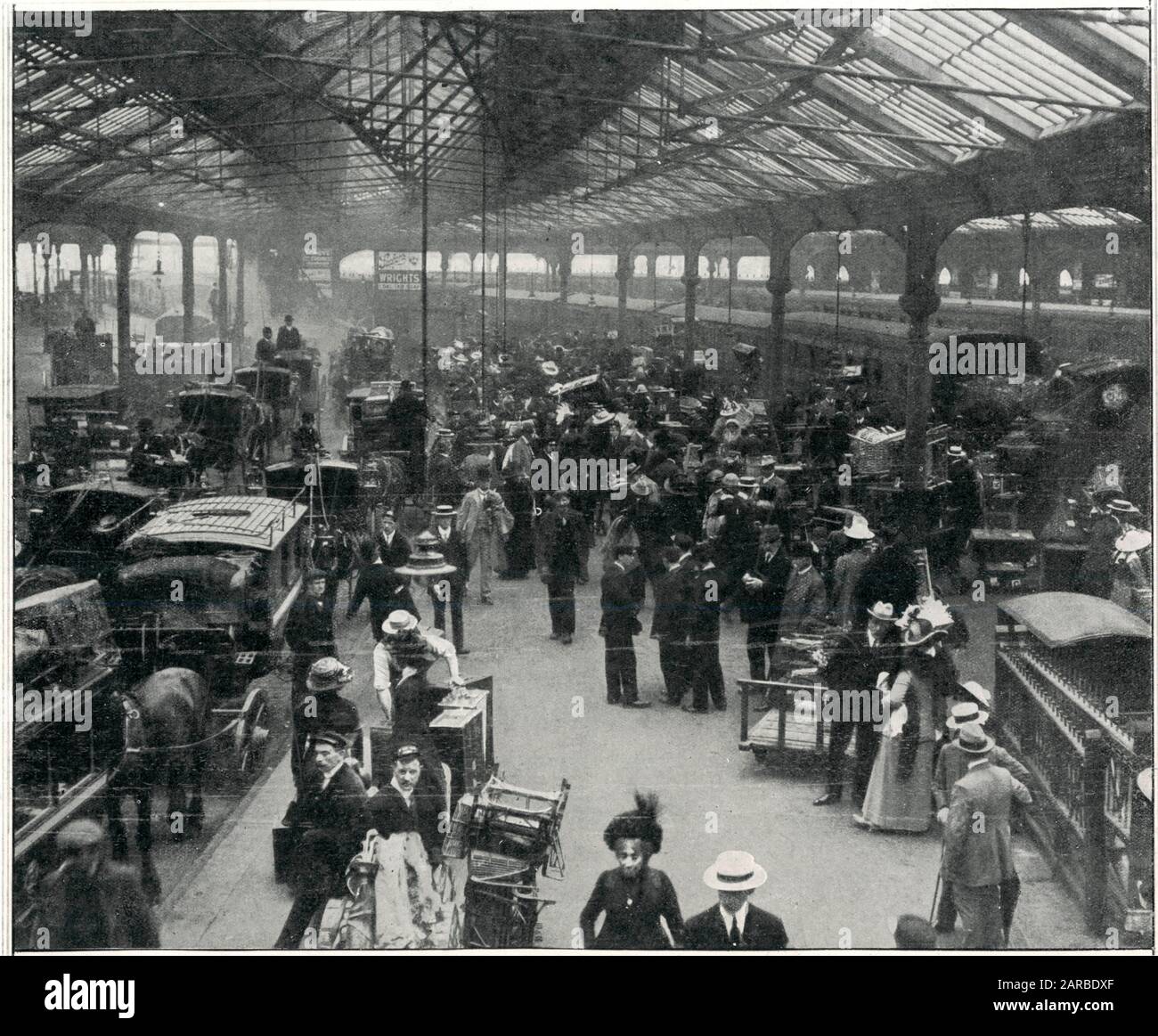 La scène depuis le quai de la gare de Waterloo, Londres. Banque D'Images