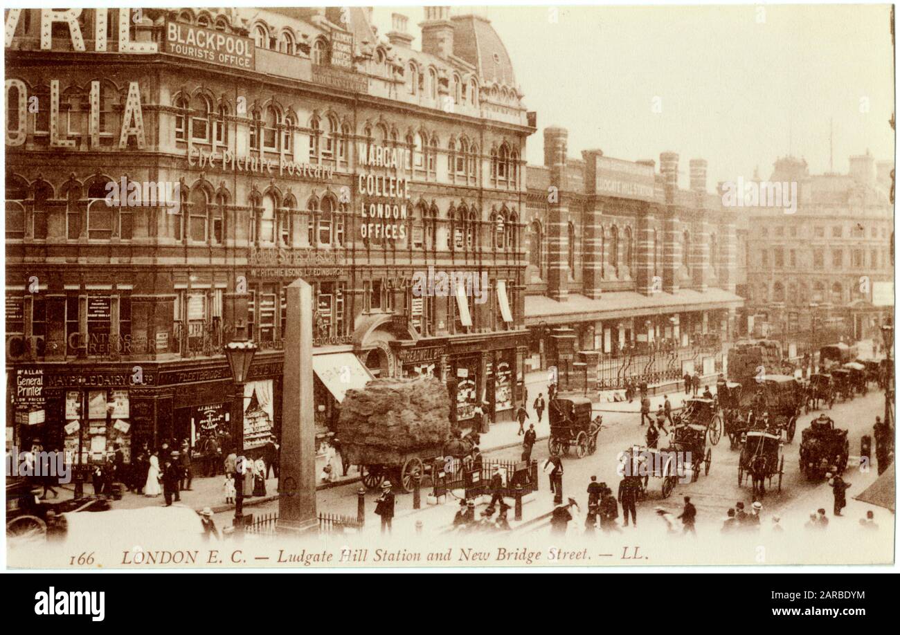 L'extérieur de la gare de Ludgate Hill et de New Bridge Street. Terminus du London, Chatham and Dover Railway (qui a fermé en 1929). Banque D'Images
