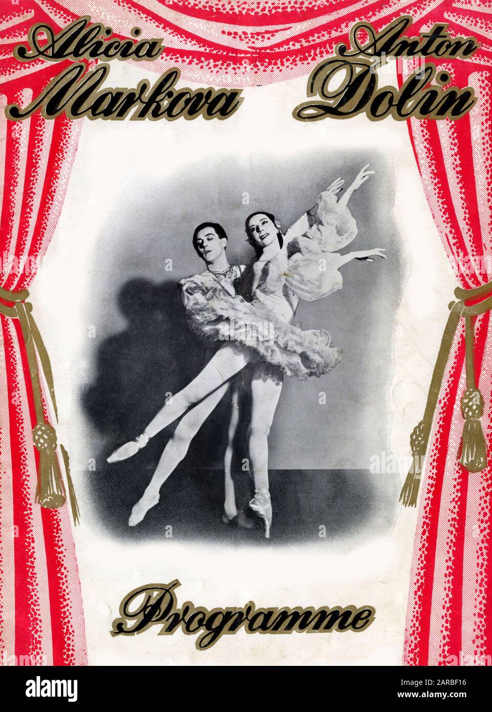 La couverture du programme pour une Alicia Markova et Anton Dolin Gala Performance de Ballet à Grenade, Woolwich, Londres. En 1950, Markova et Dolin sont devenus les co-fondateurs du Festival Ballet, une société créée pour célébrer le Festival imminent de Grande-Bretagne et soutenue par l'homme d'affaires polonais Julian Brunsweg. Dolin devait être le premier directeur artistique de la société, avec Markova comme Prima Ballerina. La société a été formée pour faire des tournées de ballets à des publics qui seraient autrement incapables de faire l'expérience du ballet, et elle a fait des tournées en profondeur vers des lieux moins conventionnels, tant au Royaume-Uni qu'au Royaume-Uni Banque D'Images