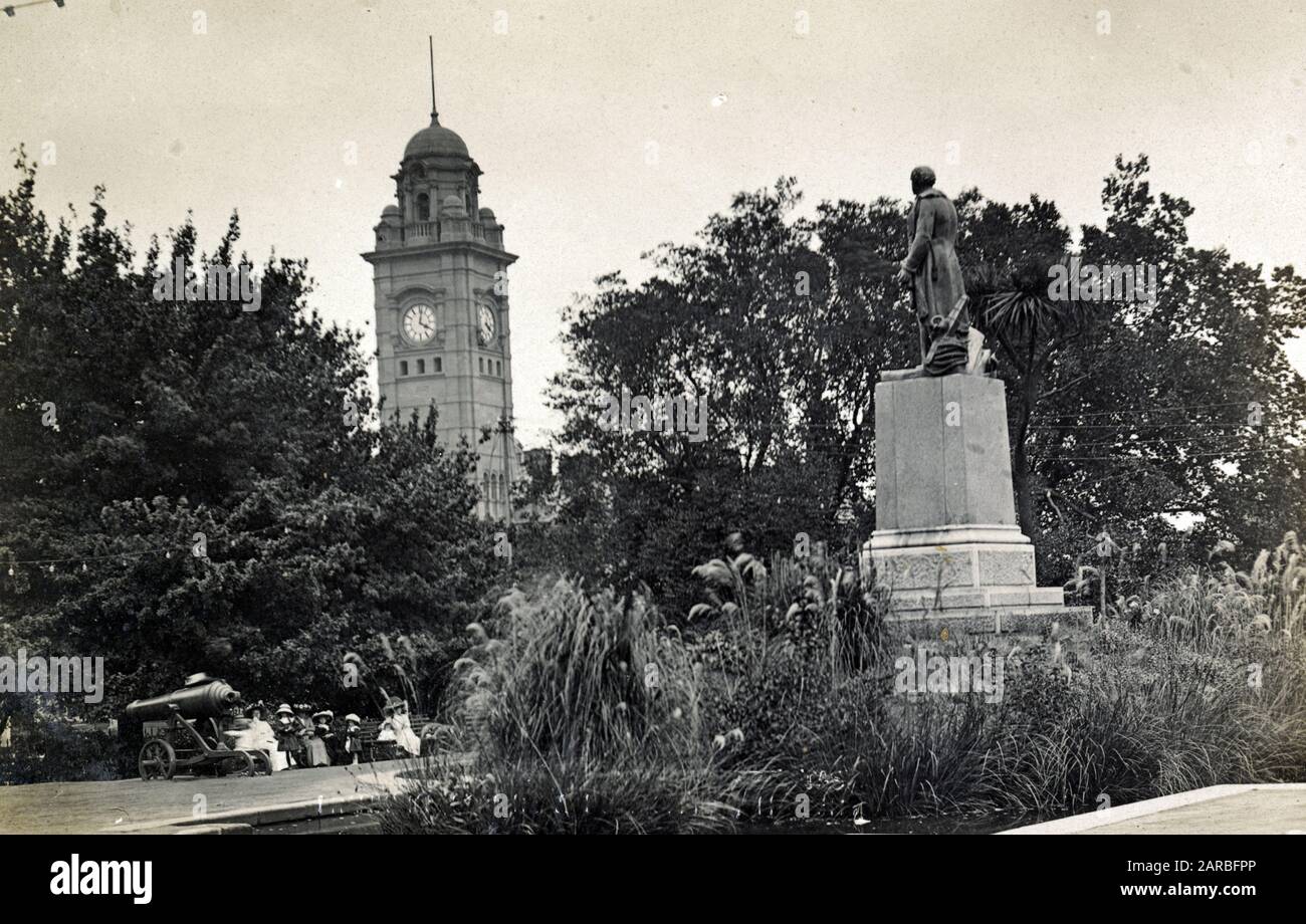 Franklin Square, Hobart, Tasmanie, Australie, avec tour d'horloge de poste et statue à Sir John Franklin. Date : vers 1910 Banque D'Images