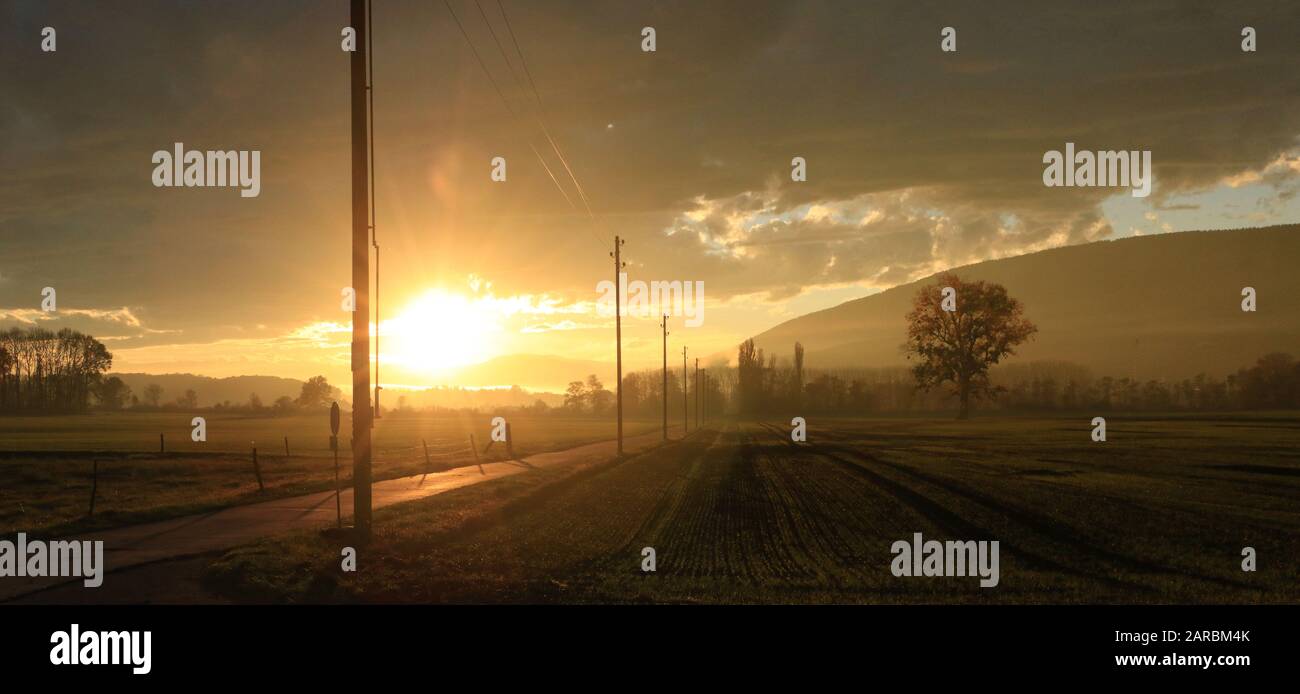 paysage rural au coucher du soleil Banque D'Images