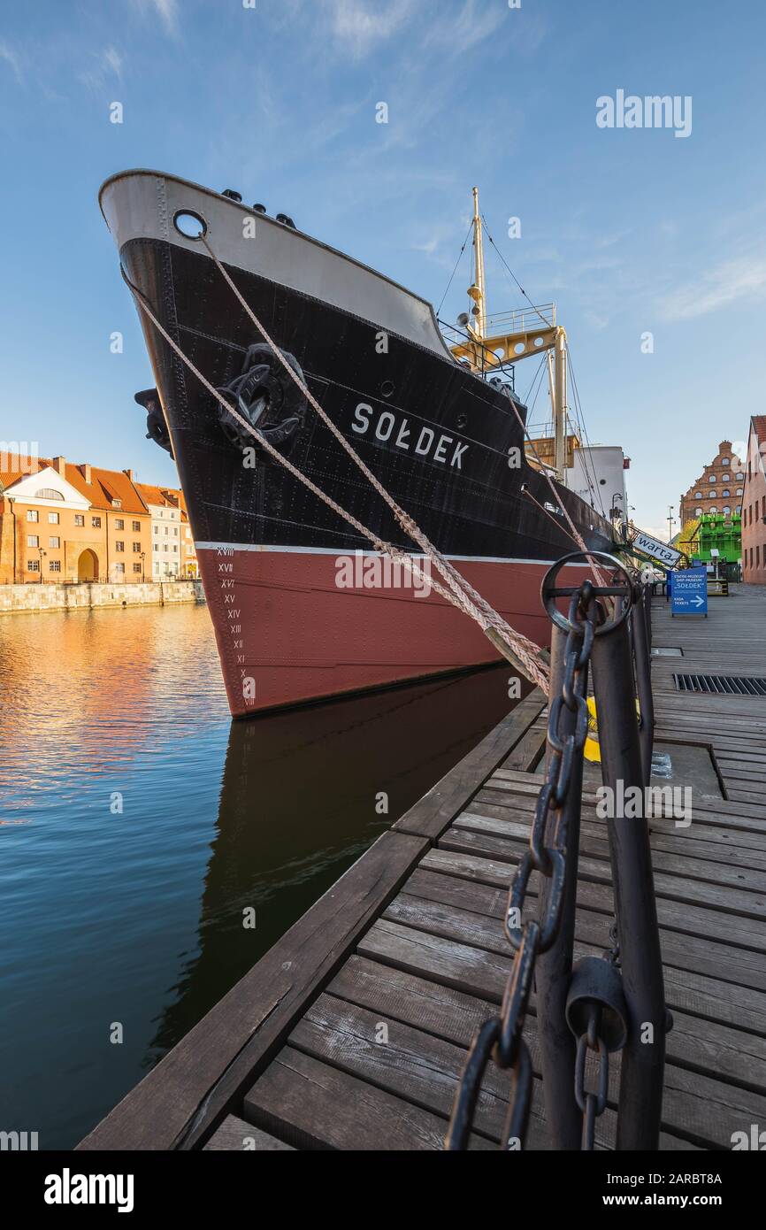 Gdansk, Pologne - mai 04,2019: Paysage urbain de Gdansk avec le célèbre navire à musée Soldek. Banque D'Images