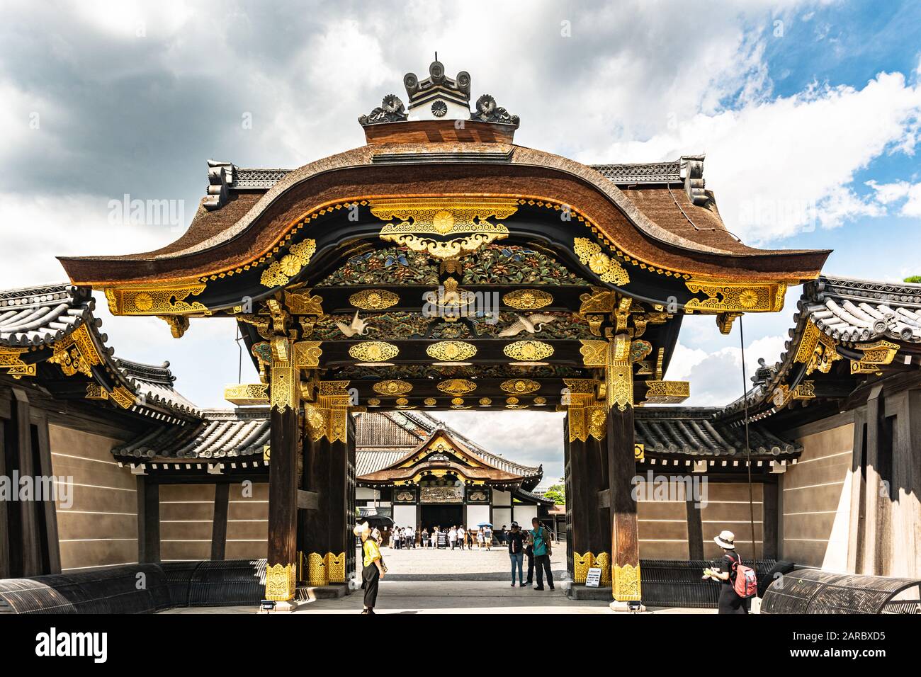 Kyoto, Japon, Asie - 3 Septembre 2019 : La Porte Principale De Karamon Au Palais De Ninomaru Au Château De Nijo Banque D'Images