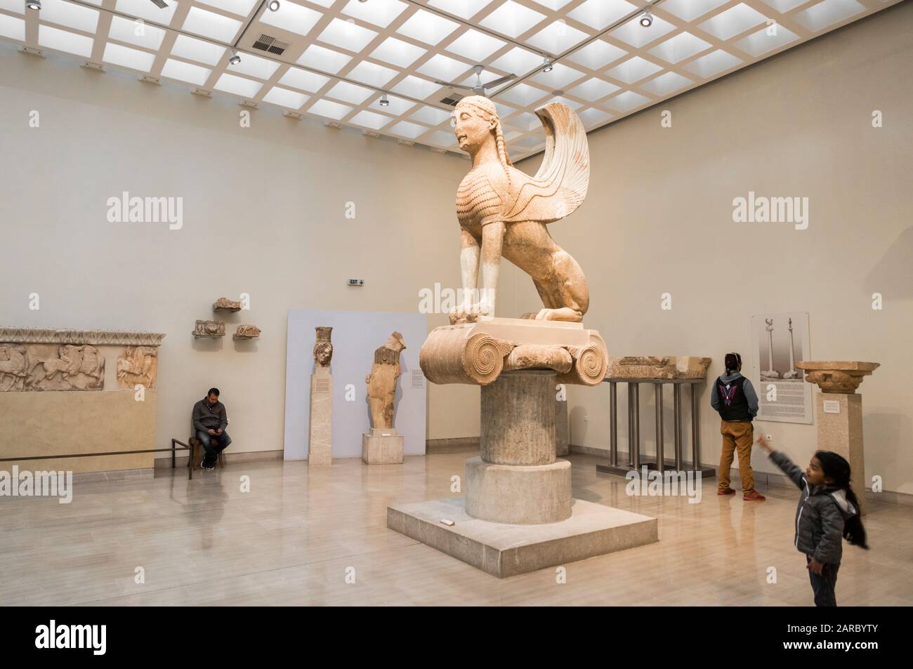 Delphi, Grèce. Le Sphinx De Naxos À L'Intérieur Du Musée Archéologique De Delphi Banque D'Images