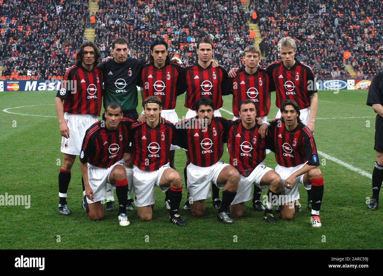 Milan Italie 18 mars 2003, Stade G.MEAZZA SAN SIRO, Ligue des Champions de  l'UEFA 2002/2003, AC Milan - Borussia Dortmund: Les Joueurs de football De  L'Ac Milan avant le match Photo Stock -