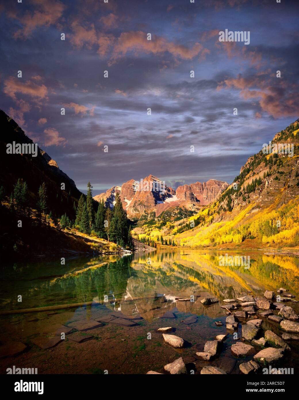 USA - Colorado : Maroon Maroon Bells Lake et dans les Montagnes Rocheuses Banque D'Images